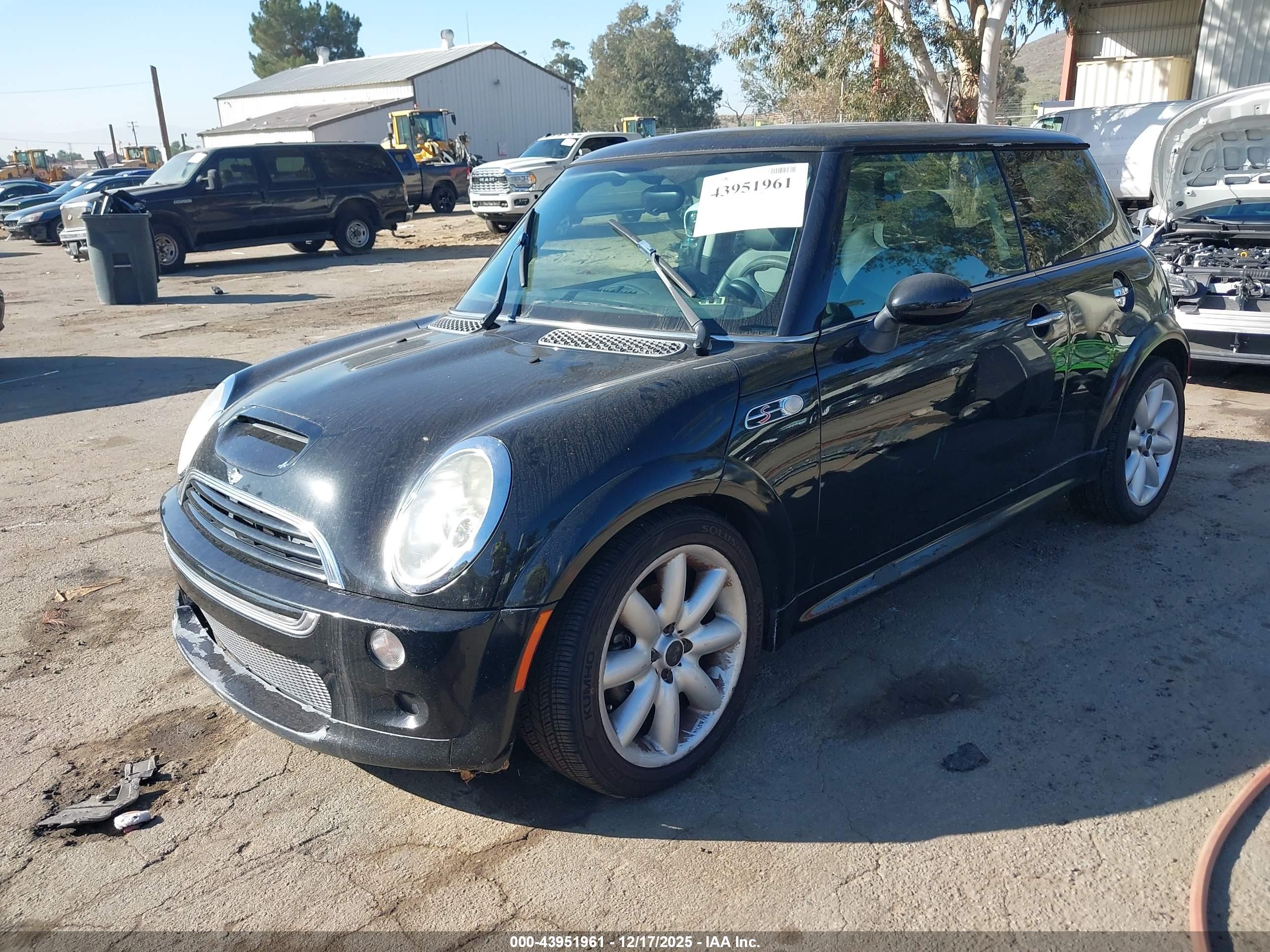 MINI COOPER image 2