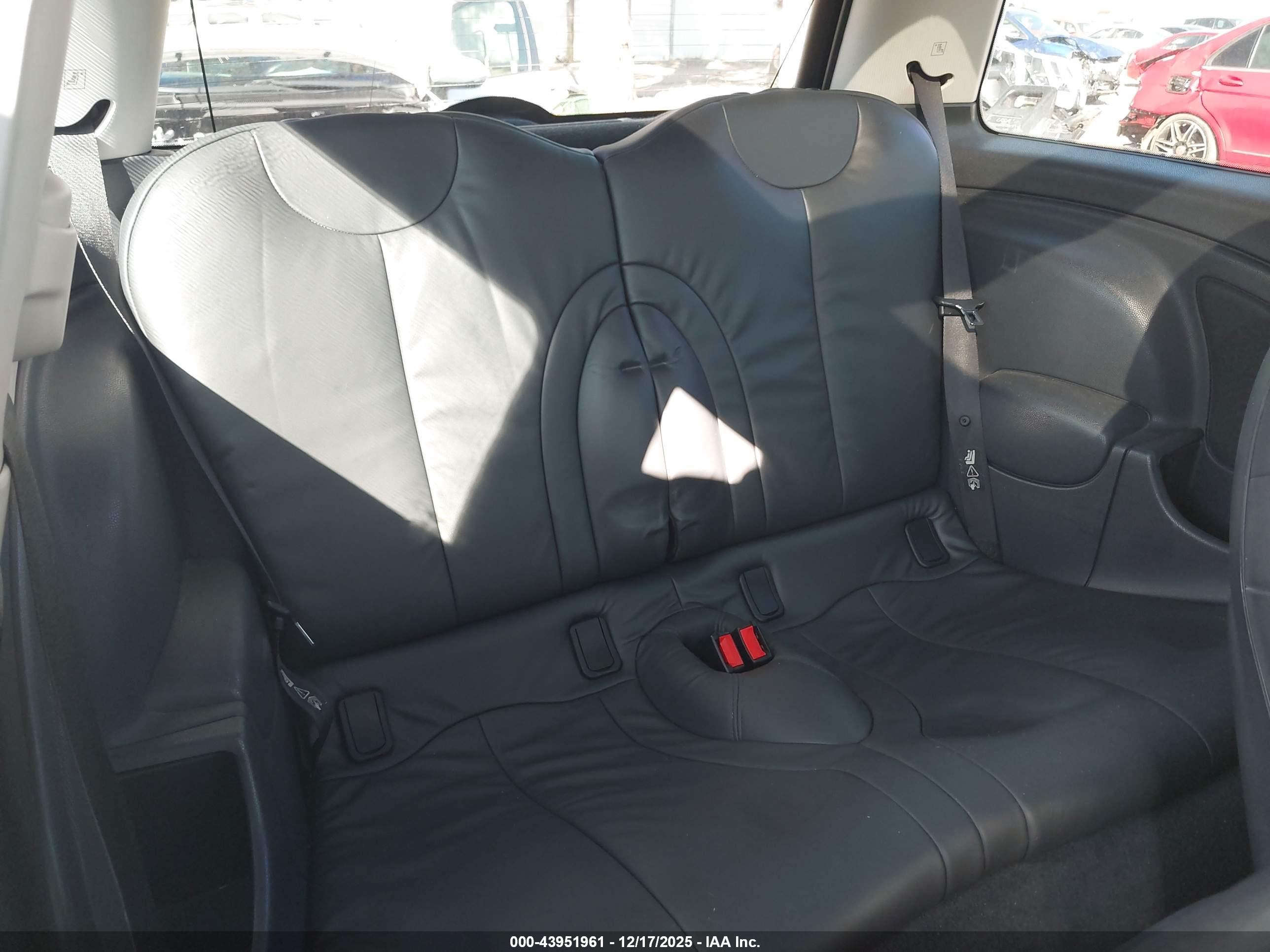 MINI COOPER image 8