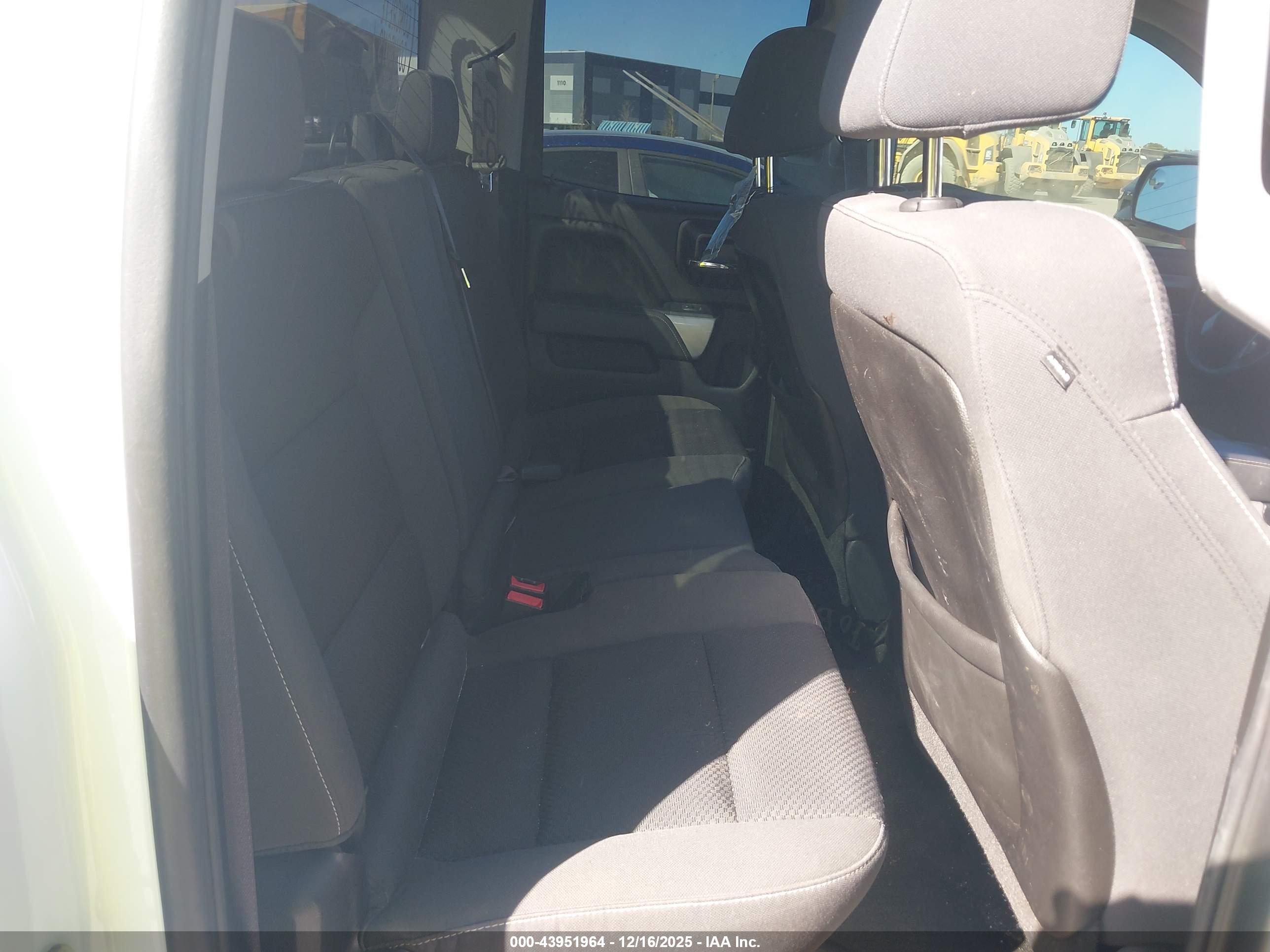 CHEVROLET SILVERADO image 8