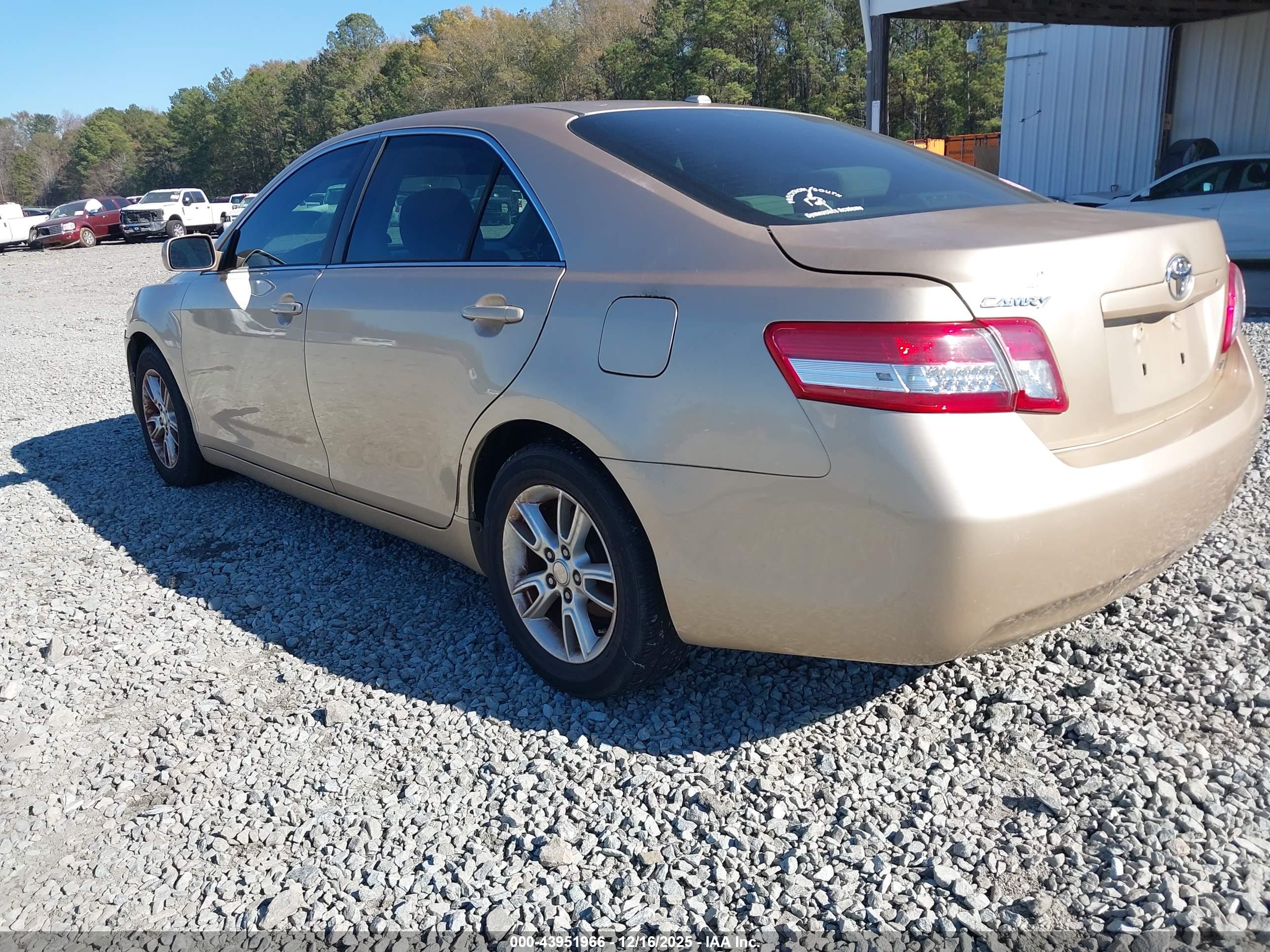 TOYOTA CAMRY image 3