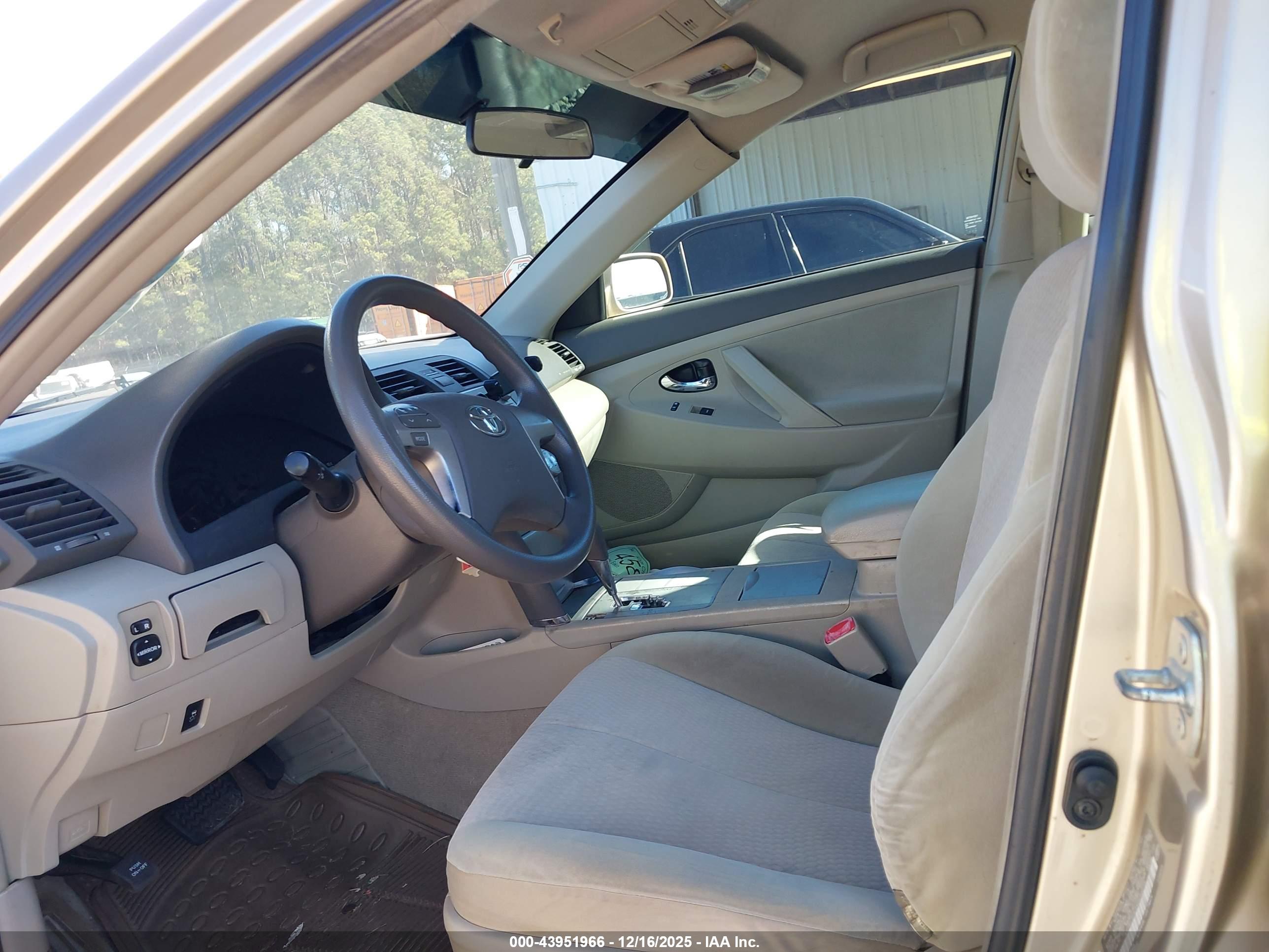 TOYOTA CAMRY image 5