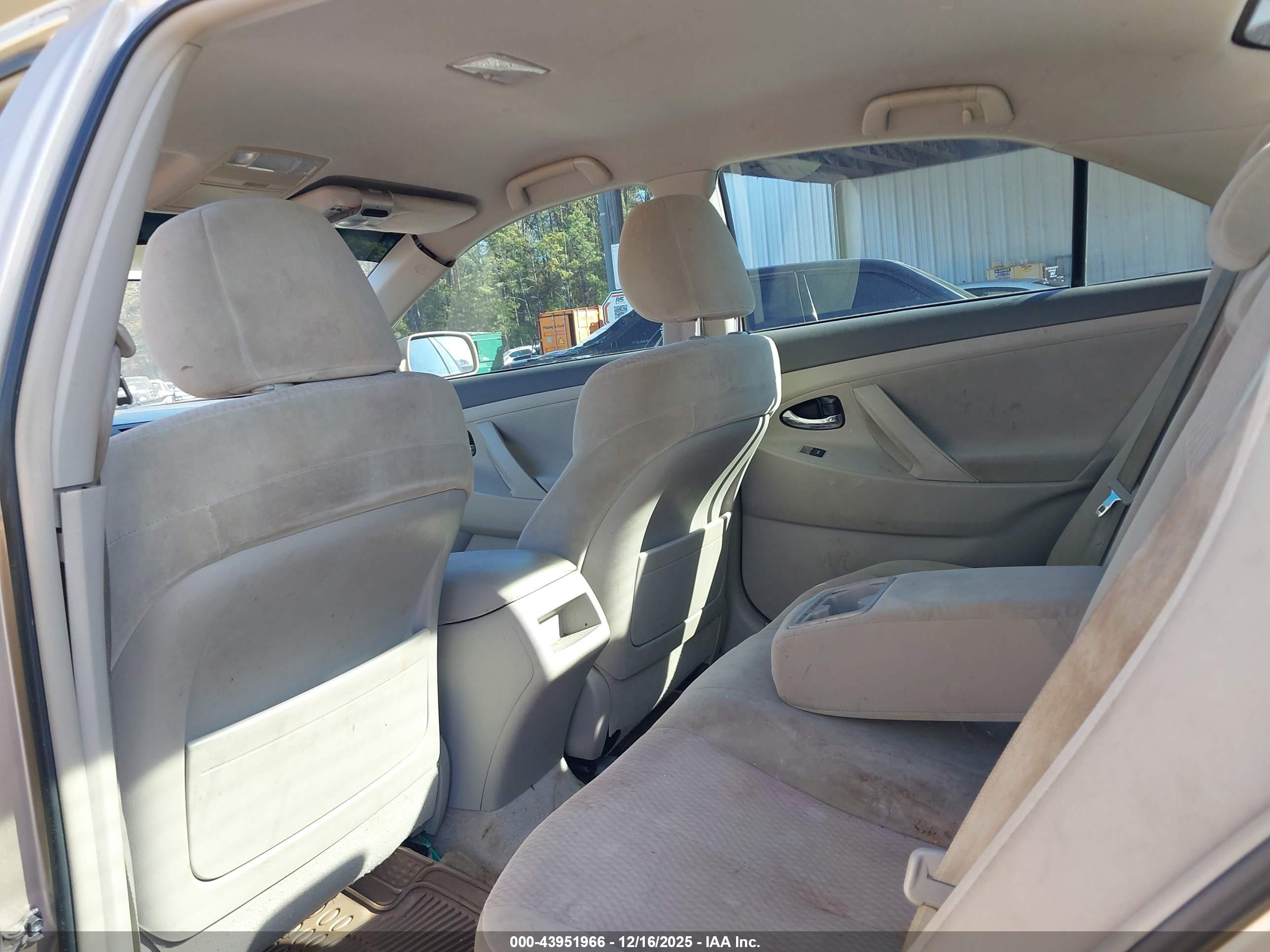 TOYOTA CAMRY image 8