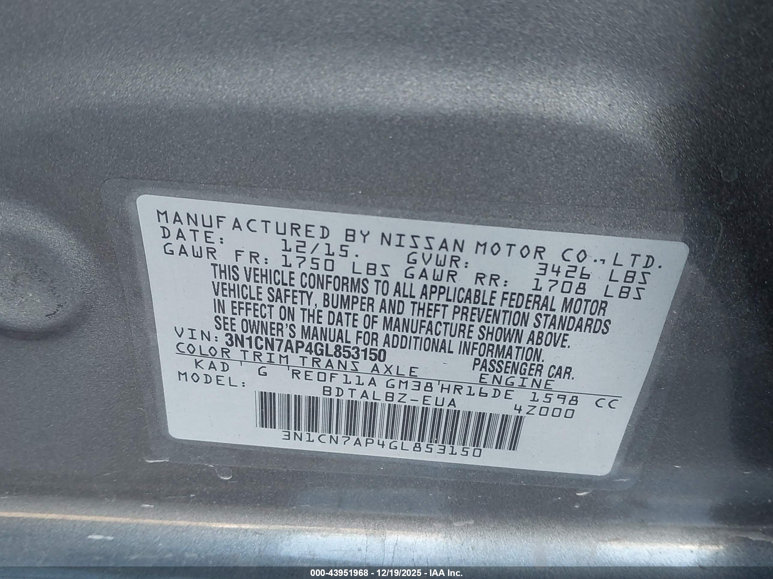 NISSAN VERSA image 9