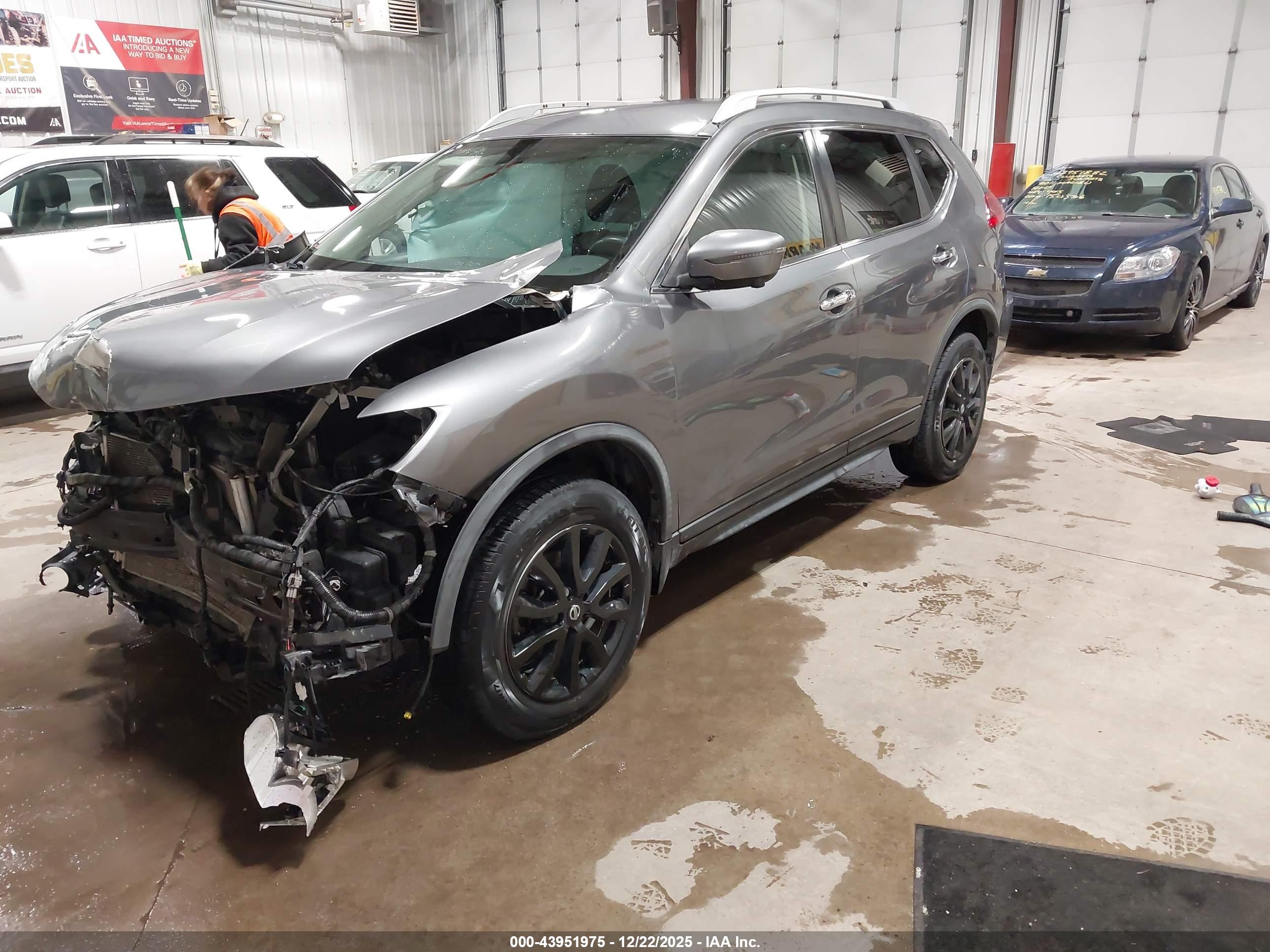 NISSAN ROGUE image 2