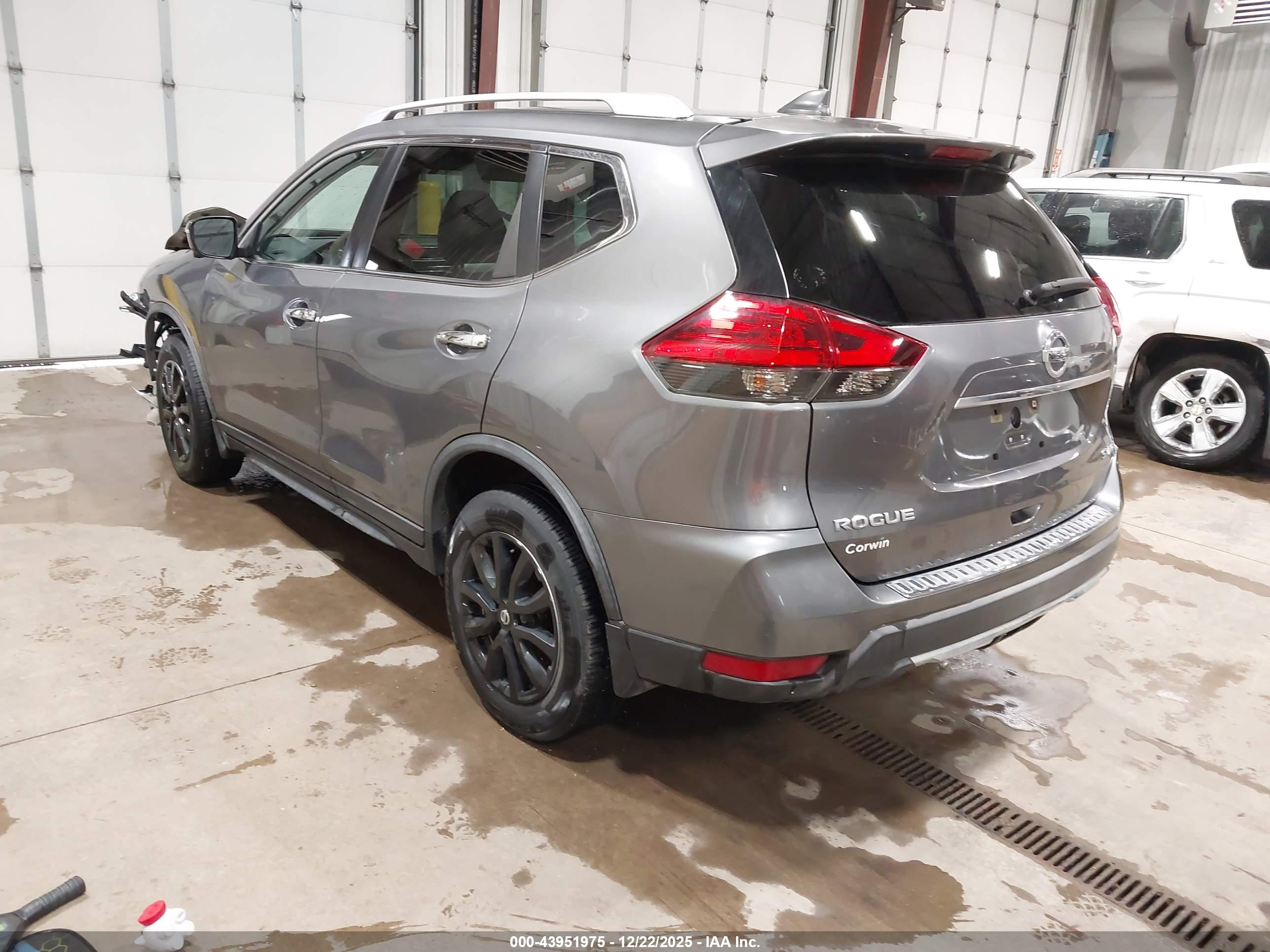 NISSAN ROGUE image 3
