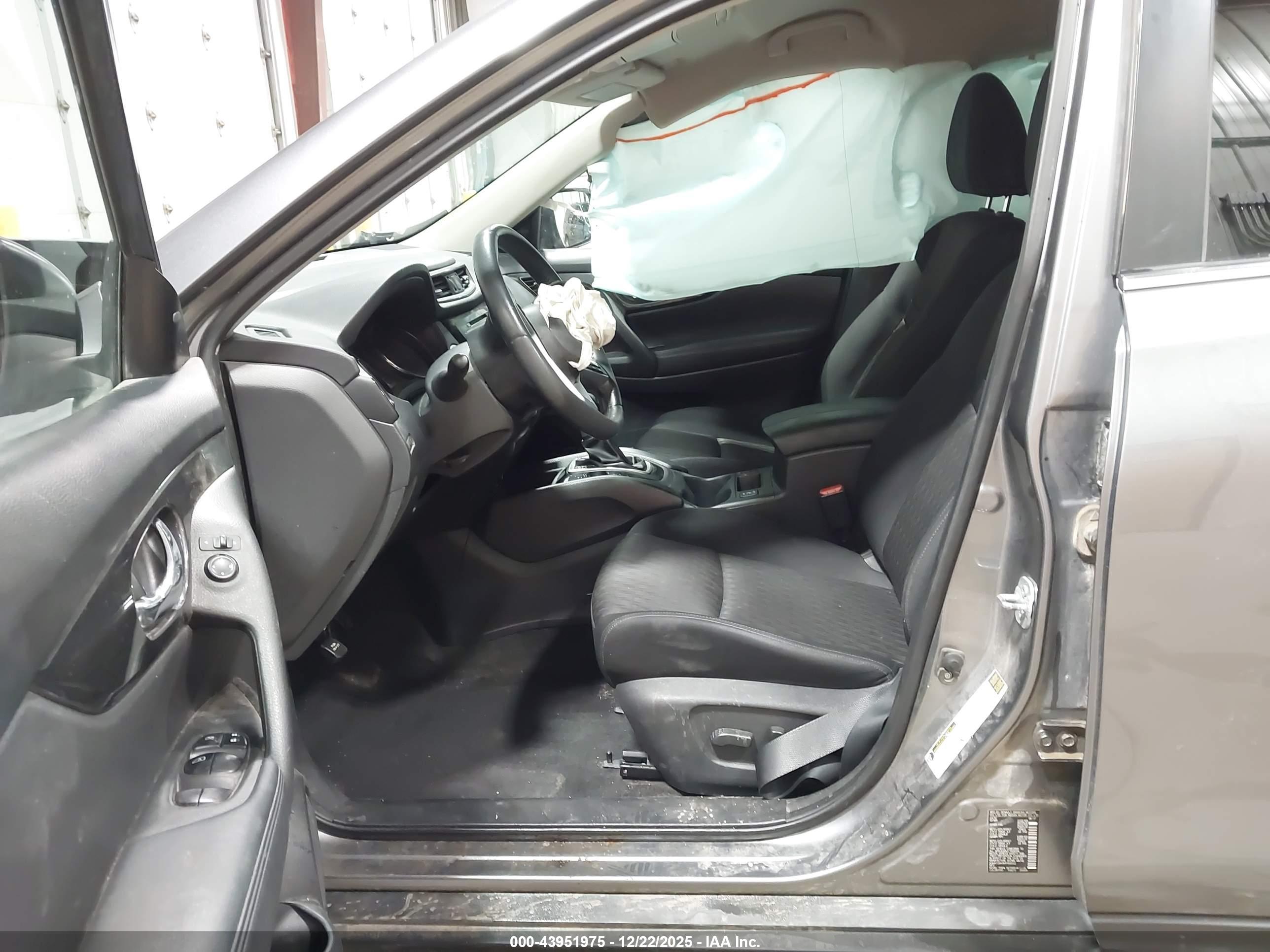 NISSAN ROGUE image 5