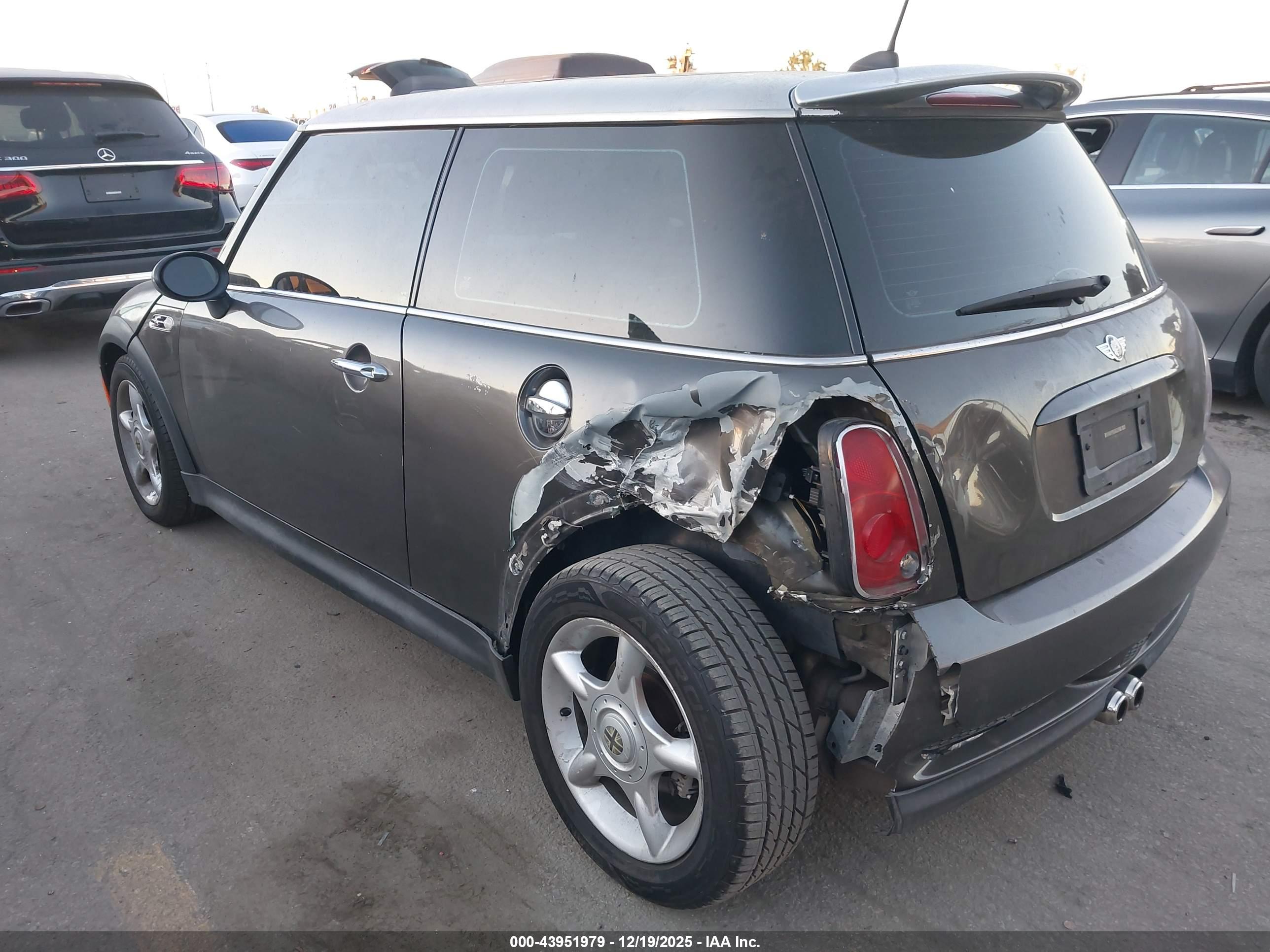 MINI COOPER image 3