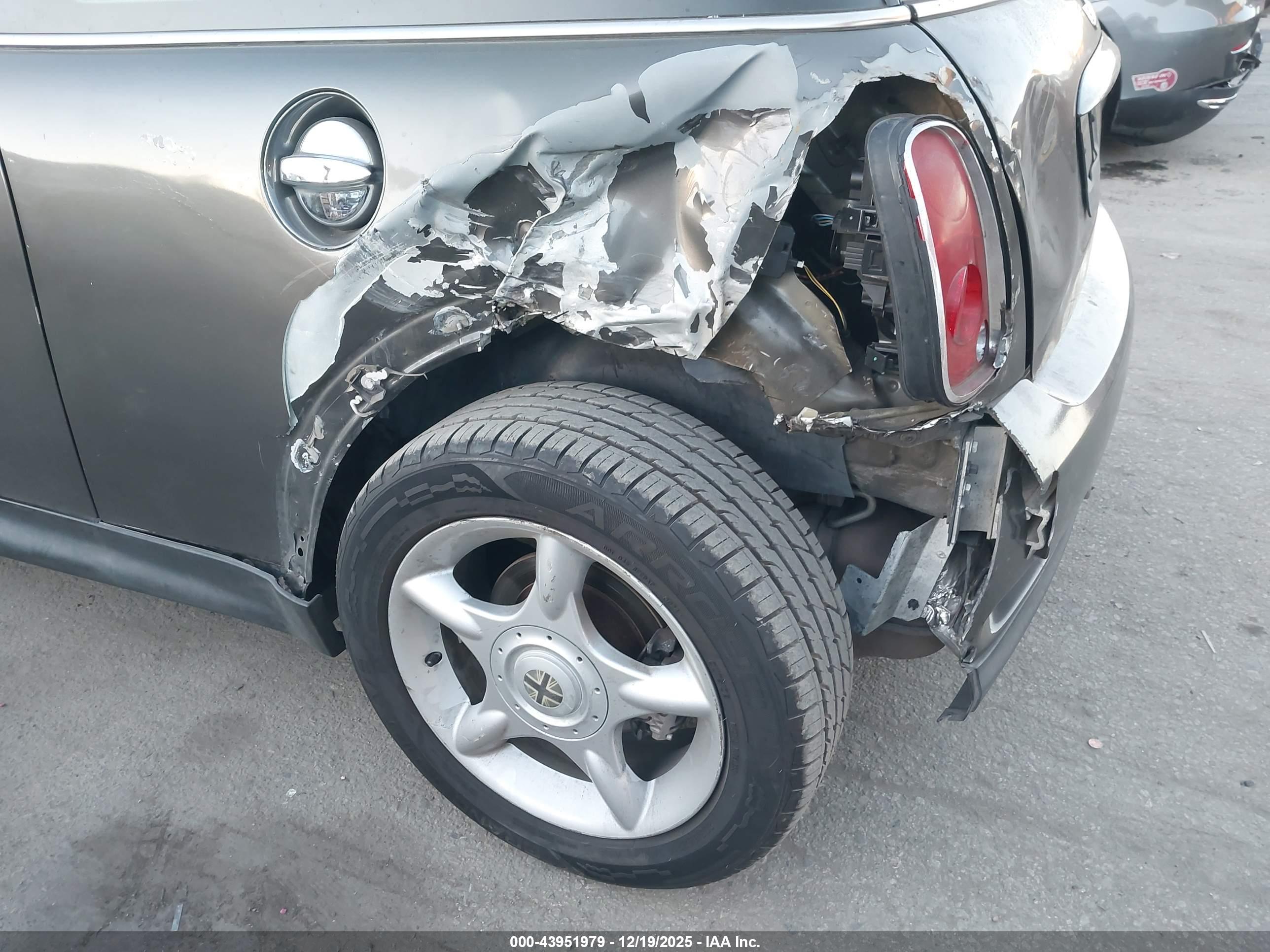MINI COOPER image 6