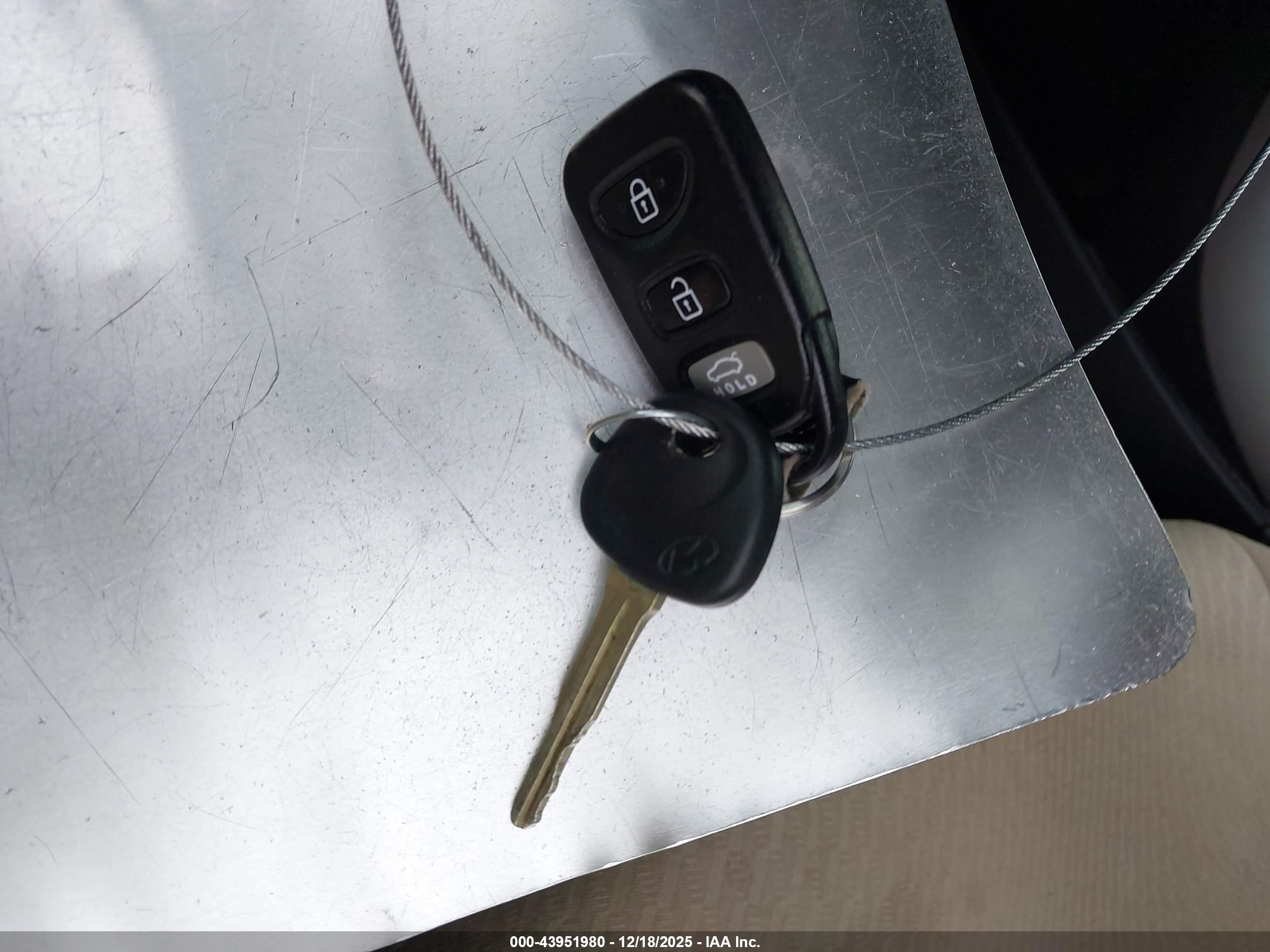 HYUNDAI ELANTRA image 11