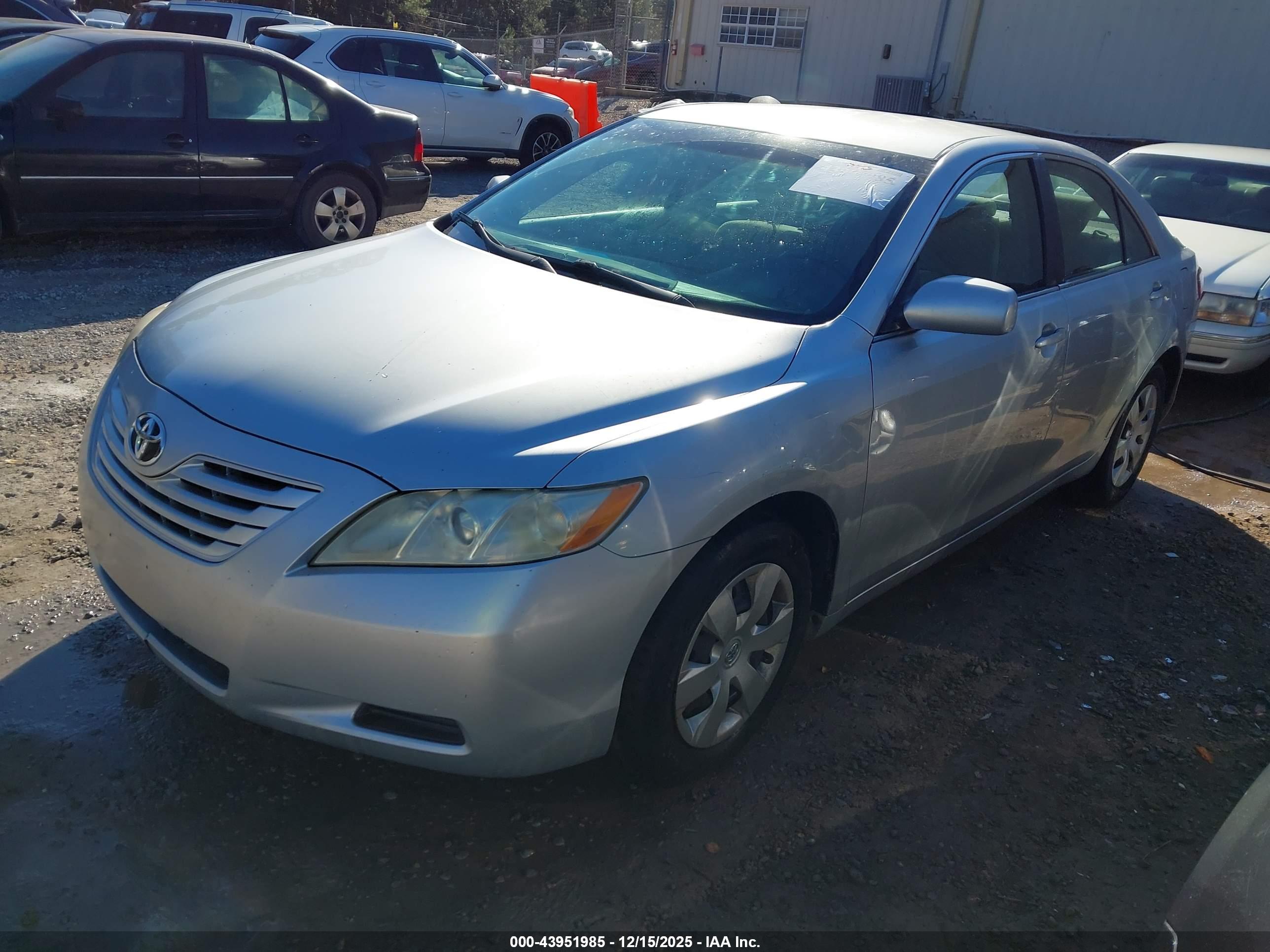 TOYOTA CAMRY image 2