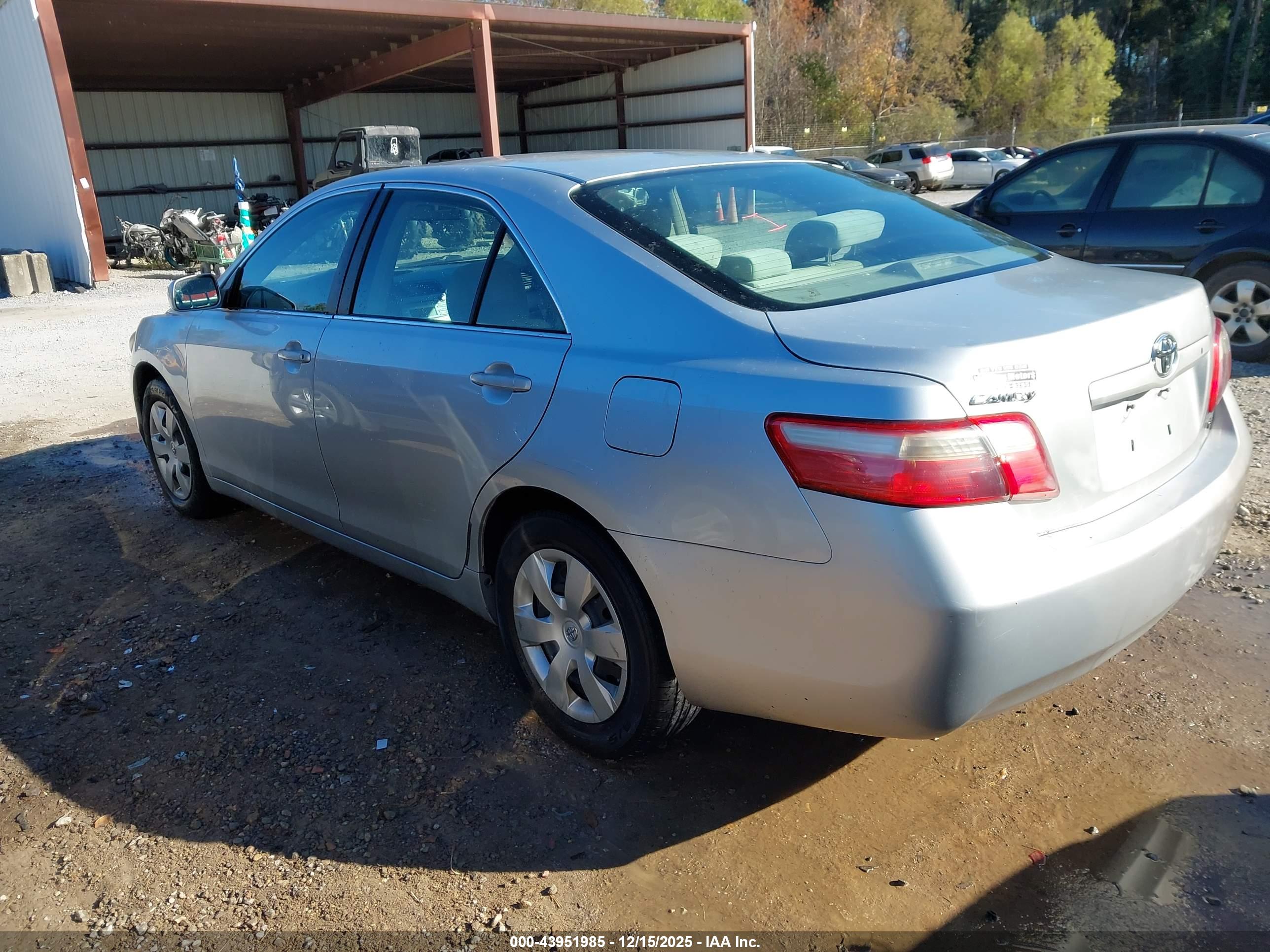 TOYOTA CAMRY image 3