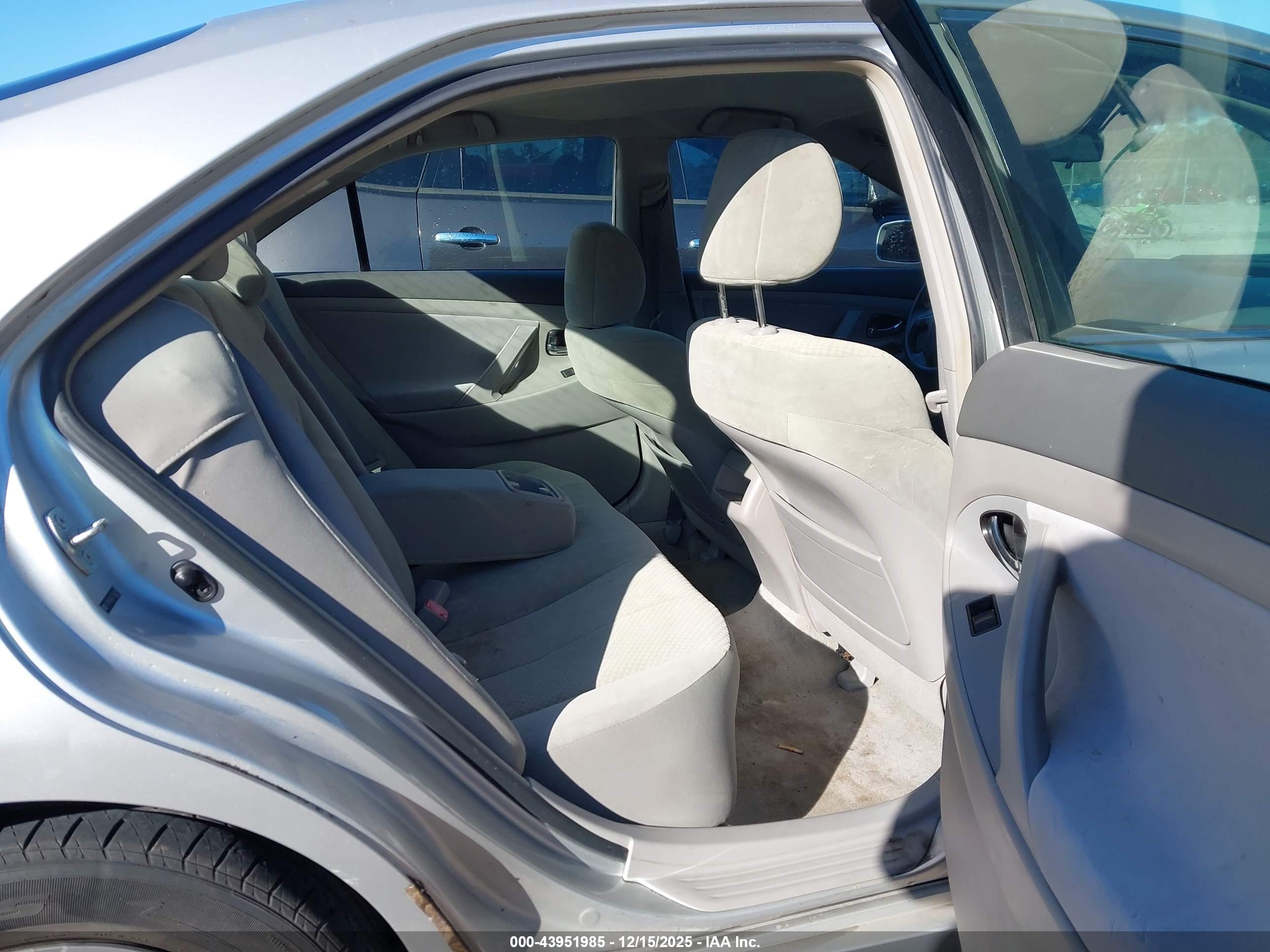 TOYOTA CAMRY image 8