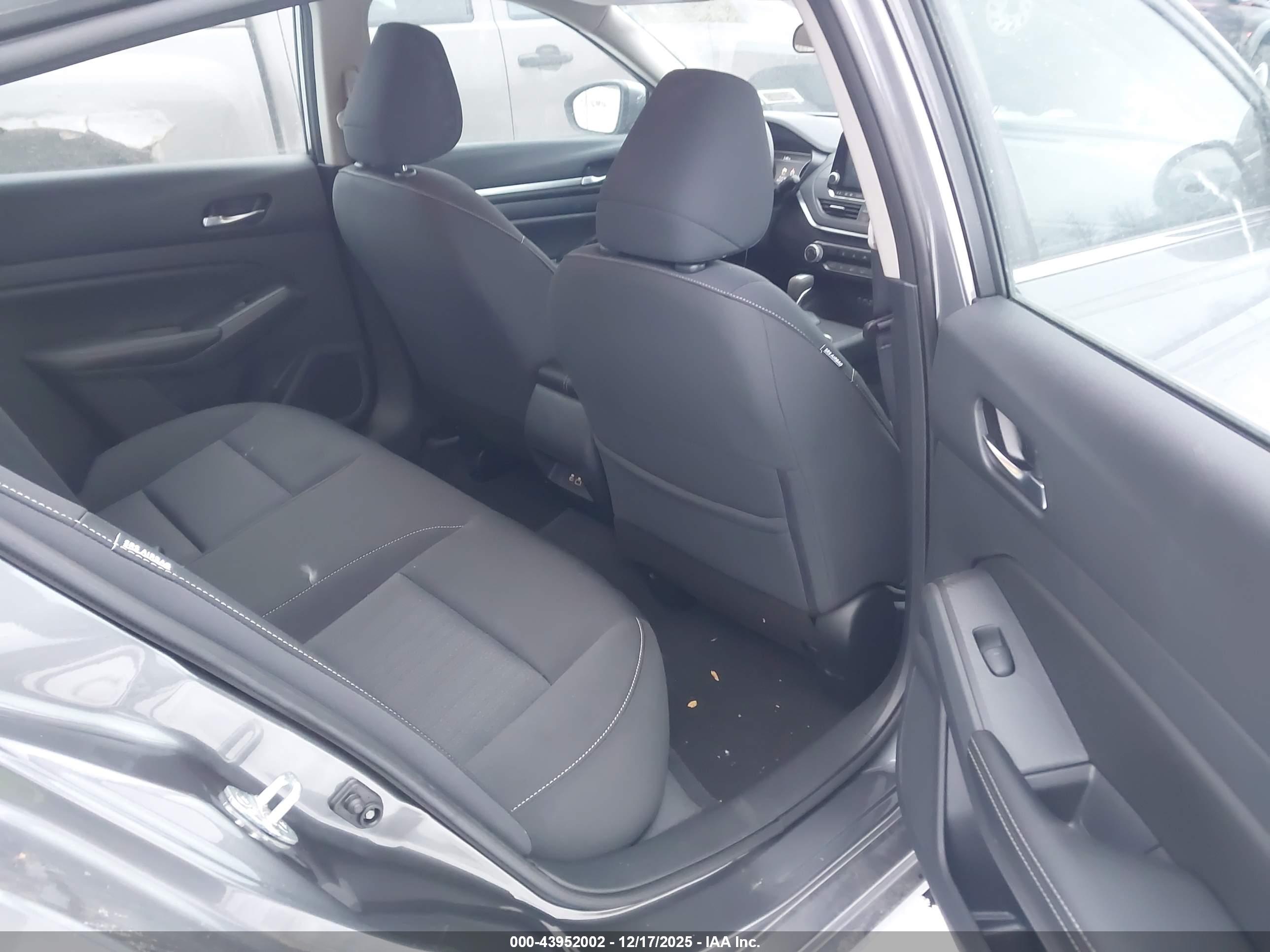 NISSAN ALTIMA image 8