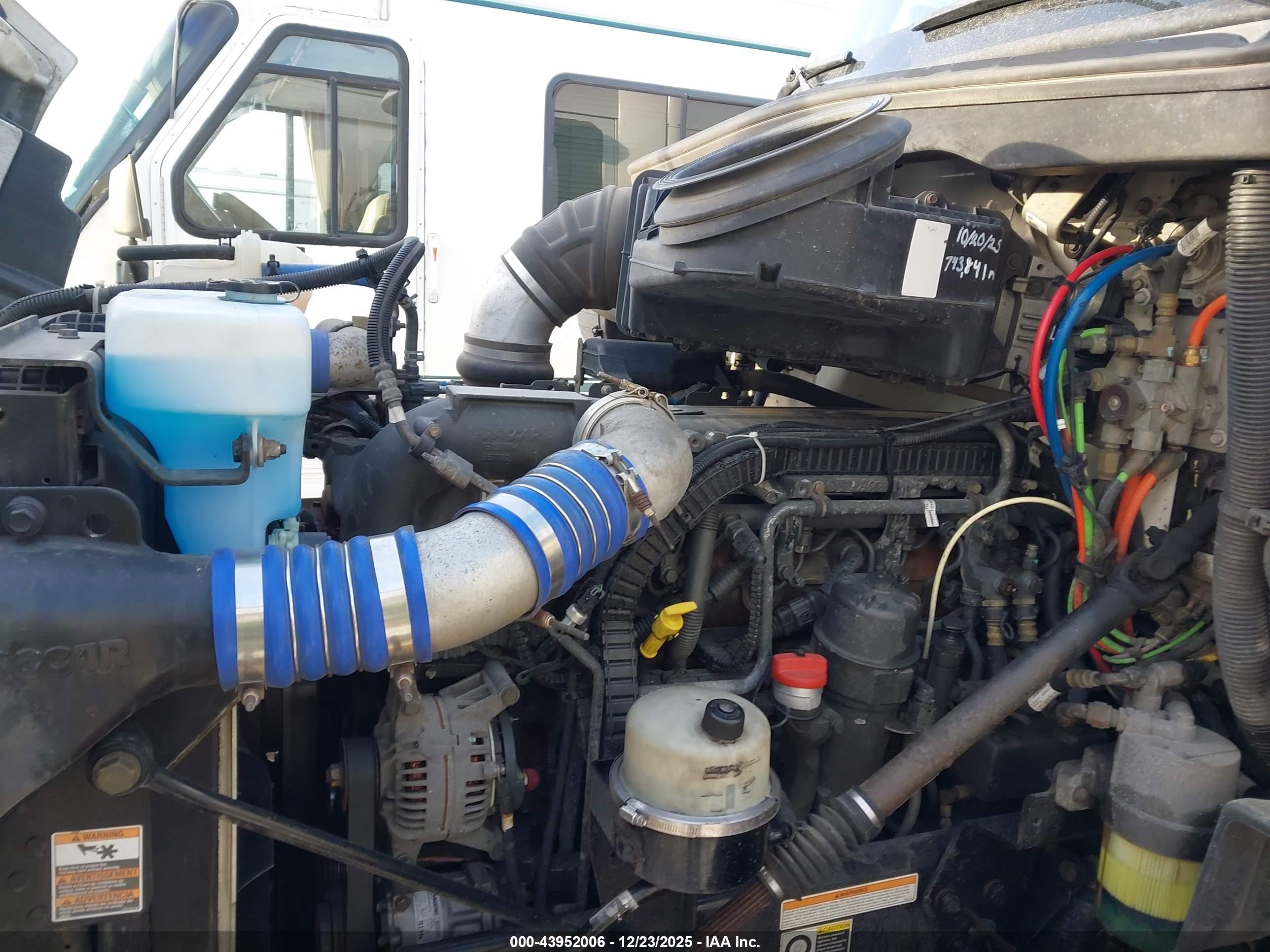 PETERBILT 579 image 10