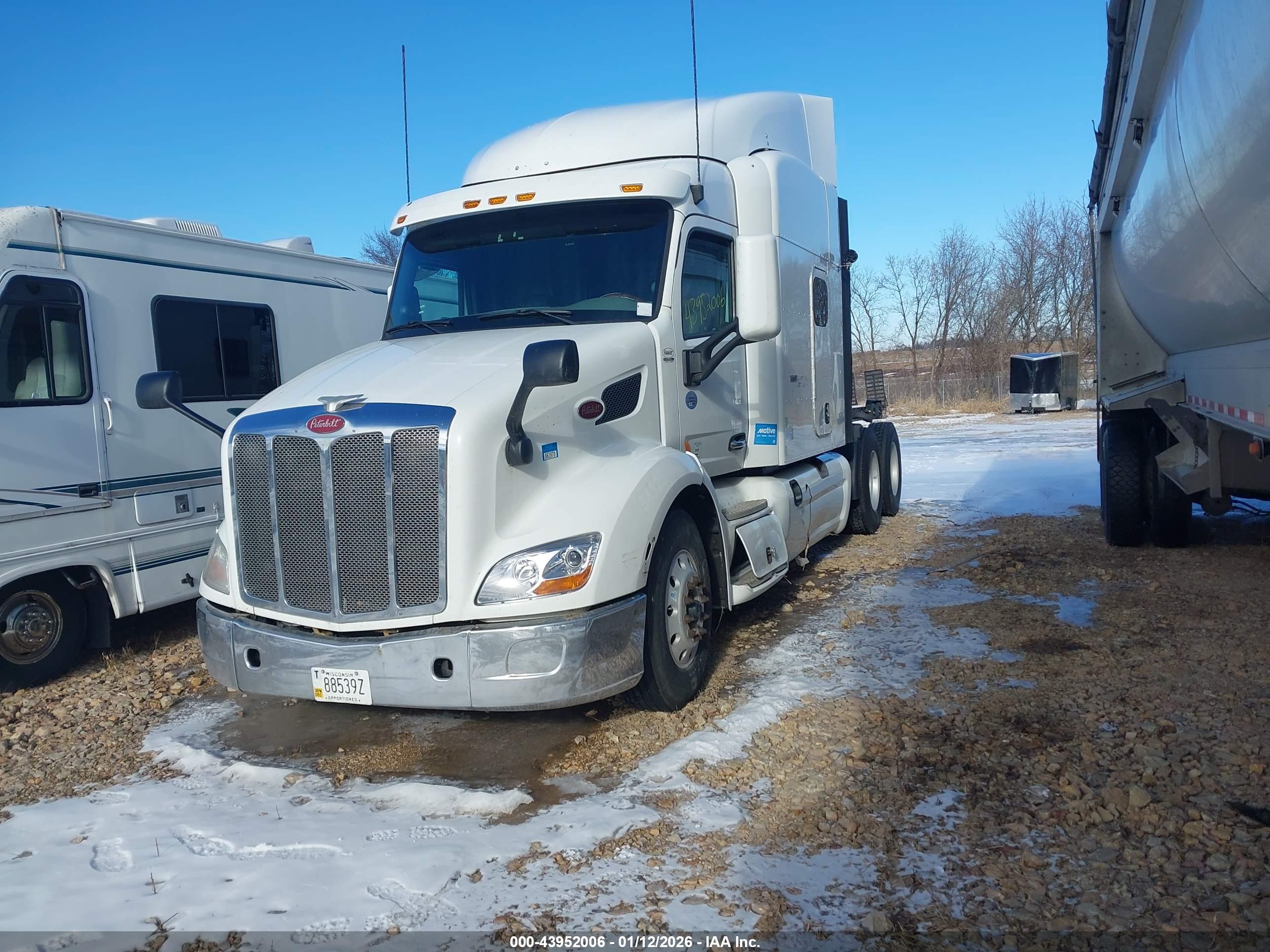 PETERBILT 579 image 2