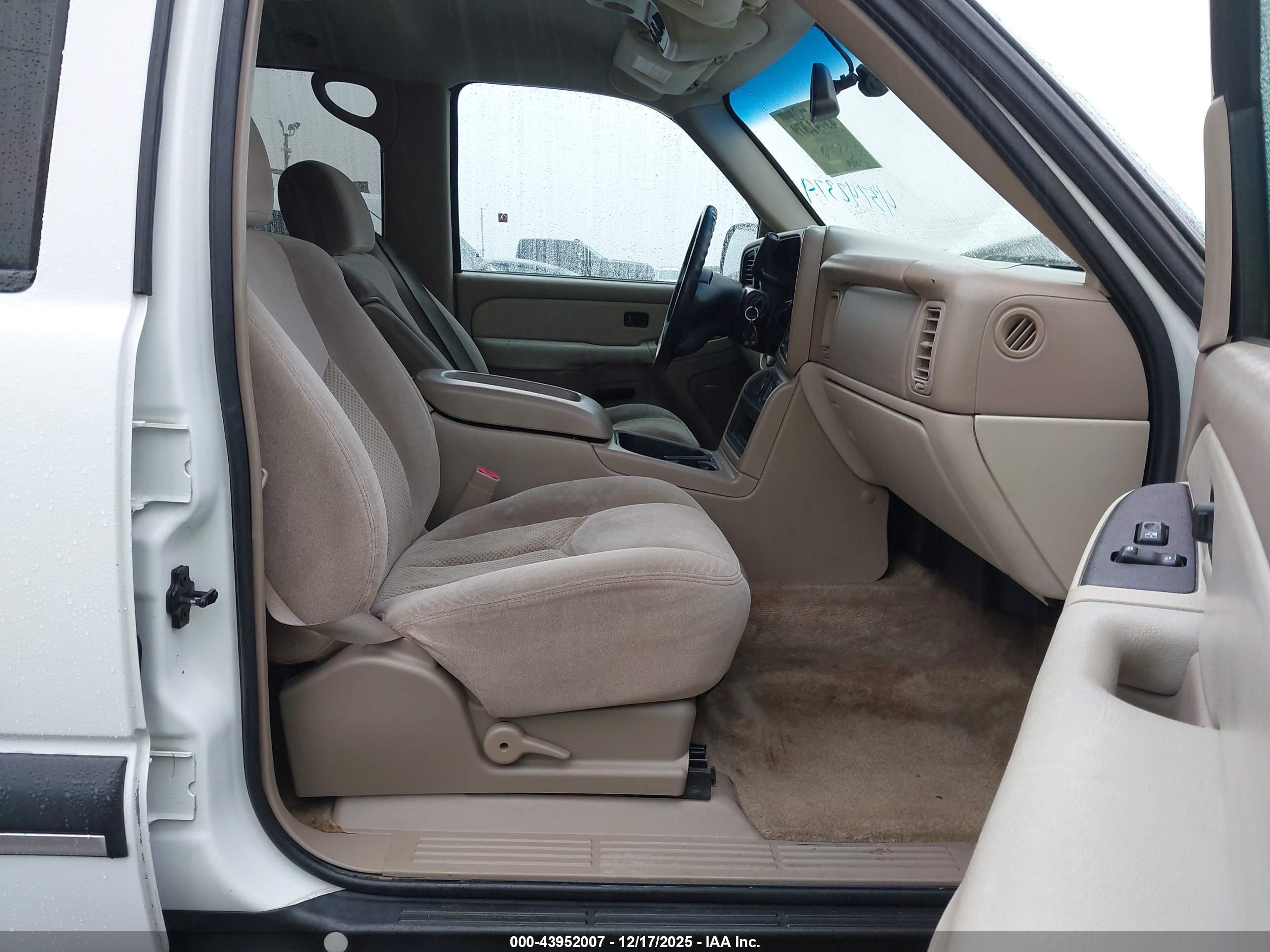 CHEVROLET SUBURBAN image 5