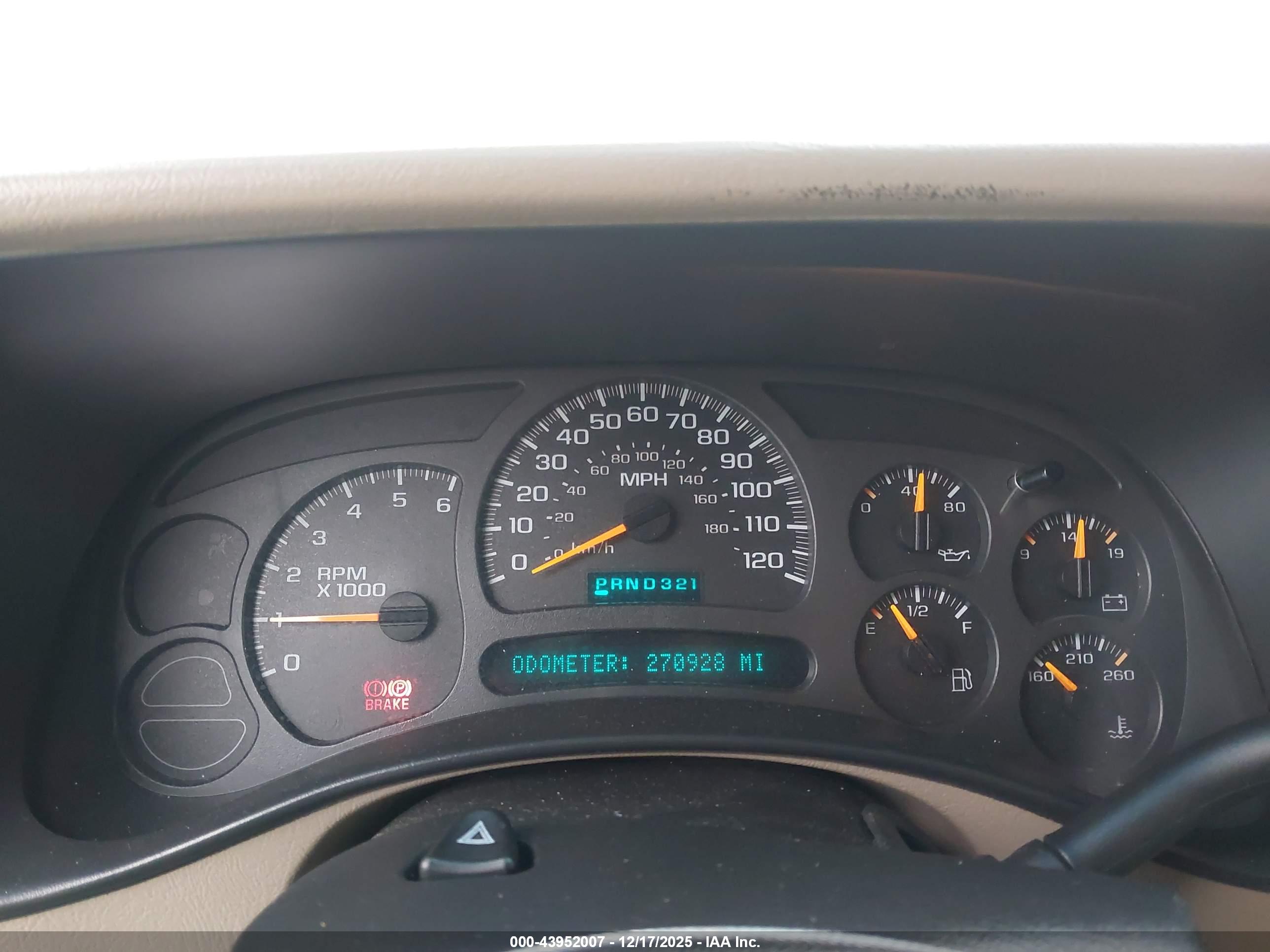CHEVROLET SUBURBAN image 7