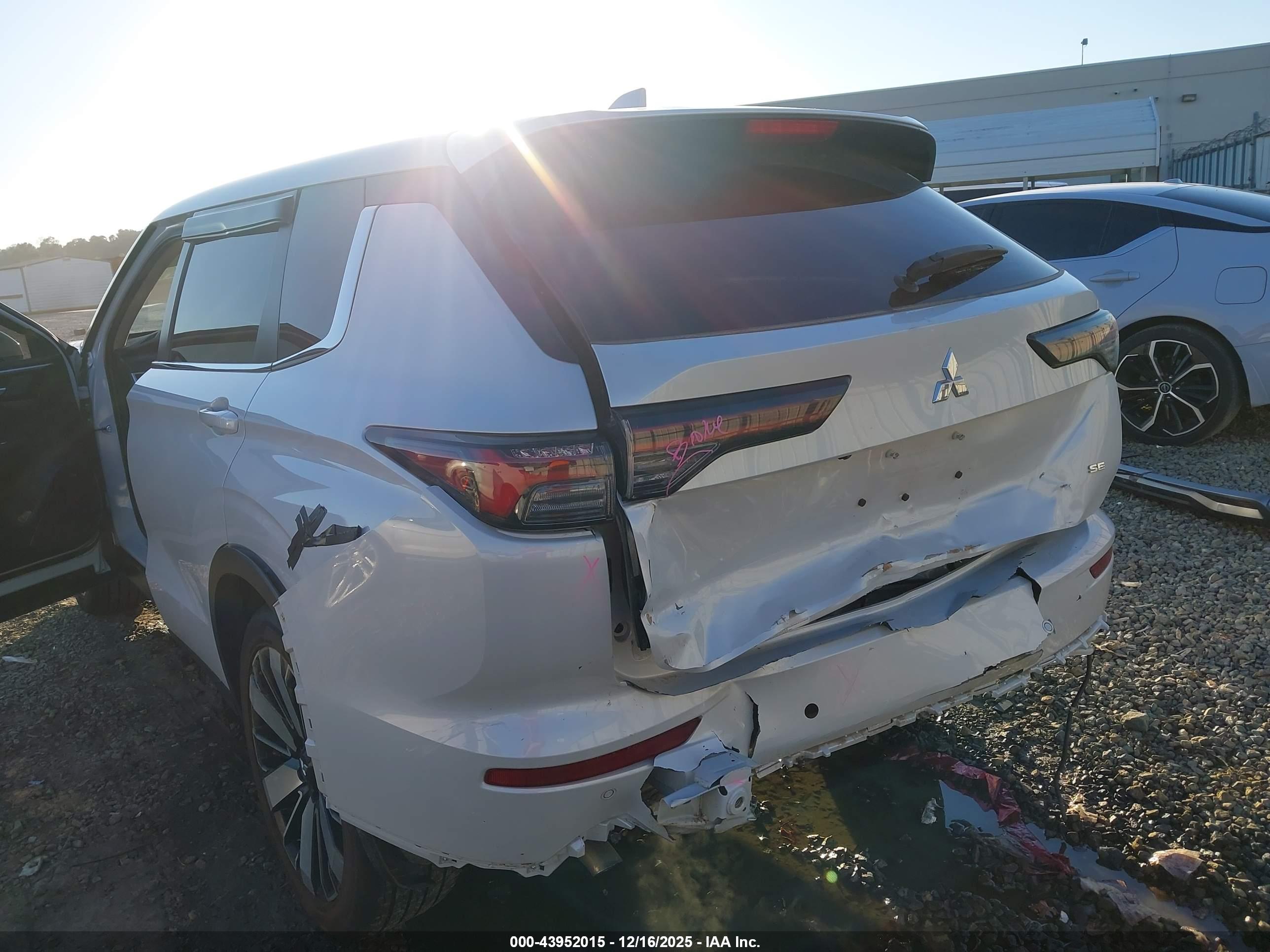 MITSUBISHI OUTLANDER image 6