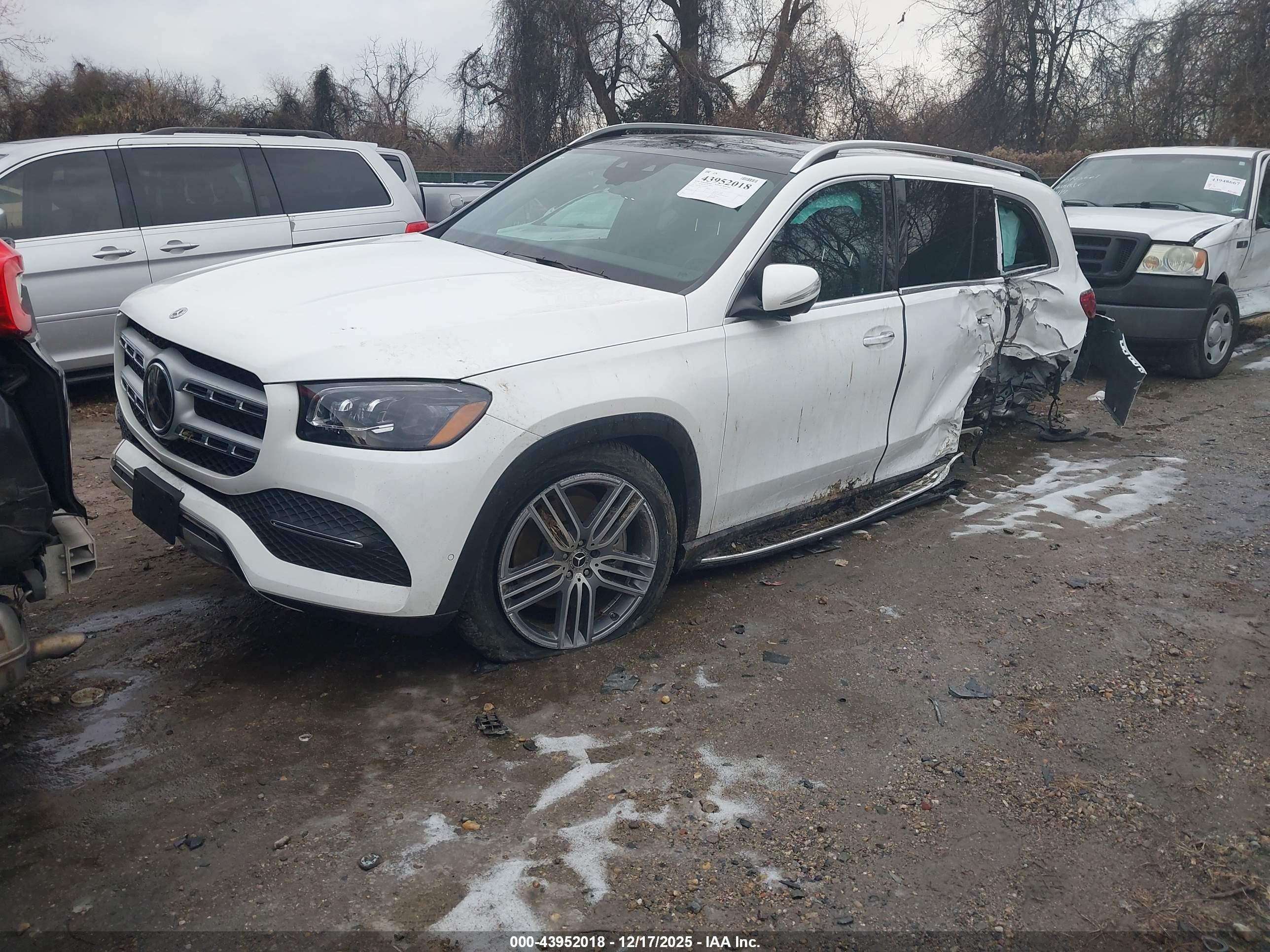 MERCEDES-BENZ GLS image 2