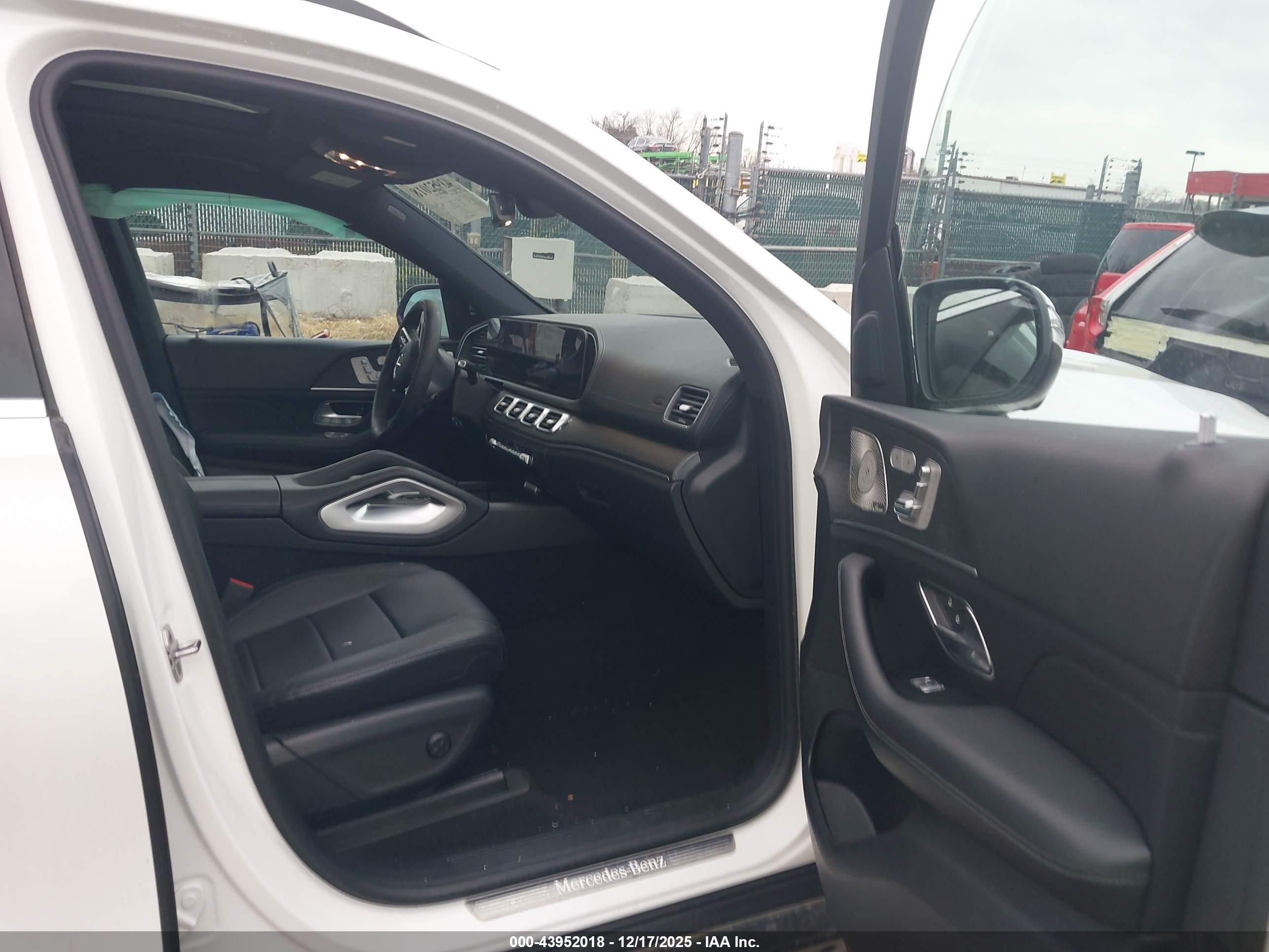 MERCEDES-BENZ GLS image 5