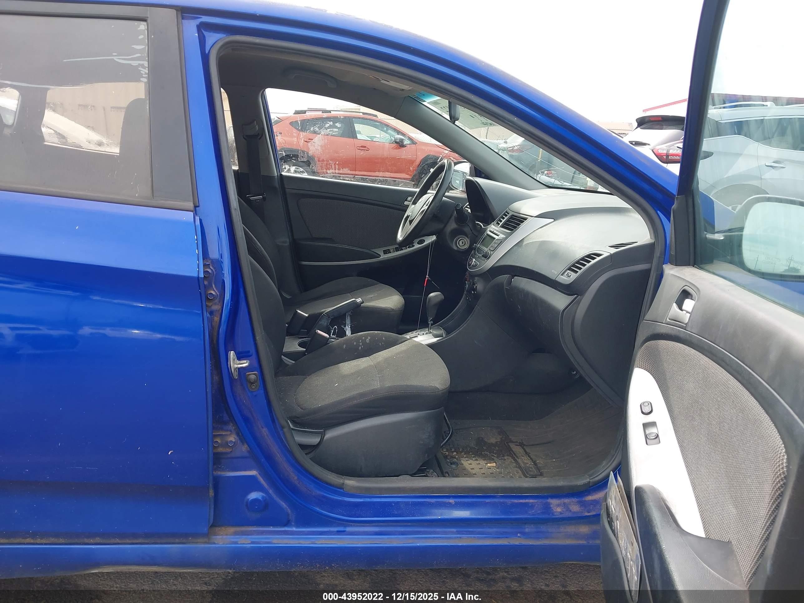 HYUNDAI ACCENT image 5