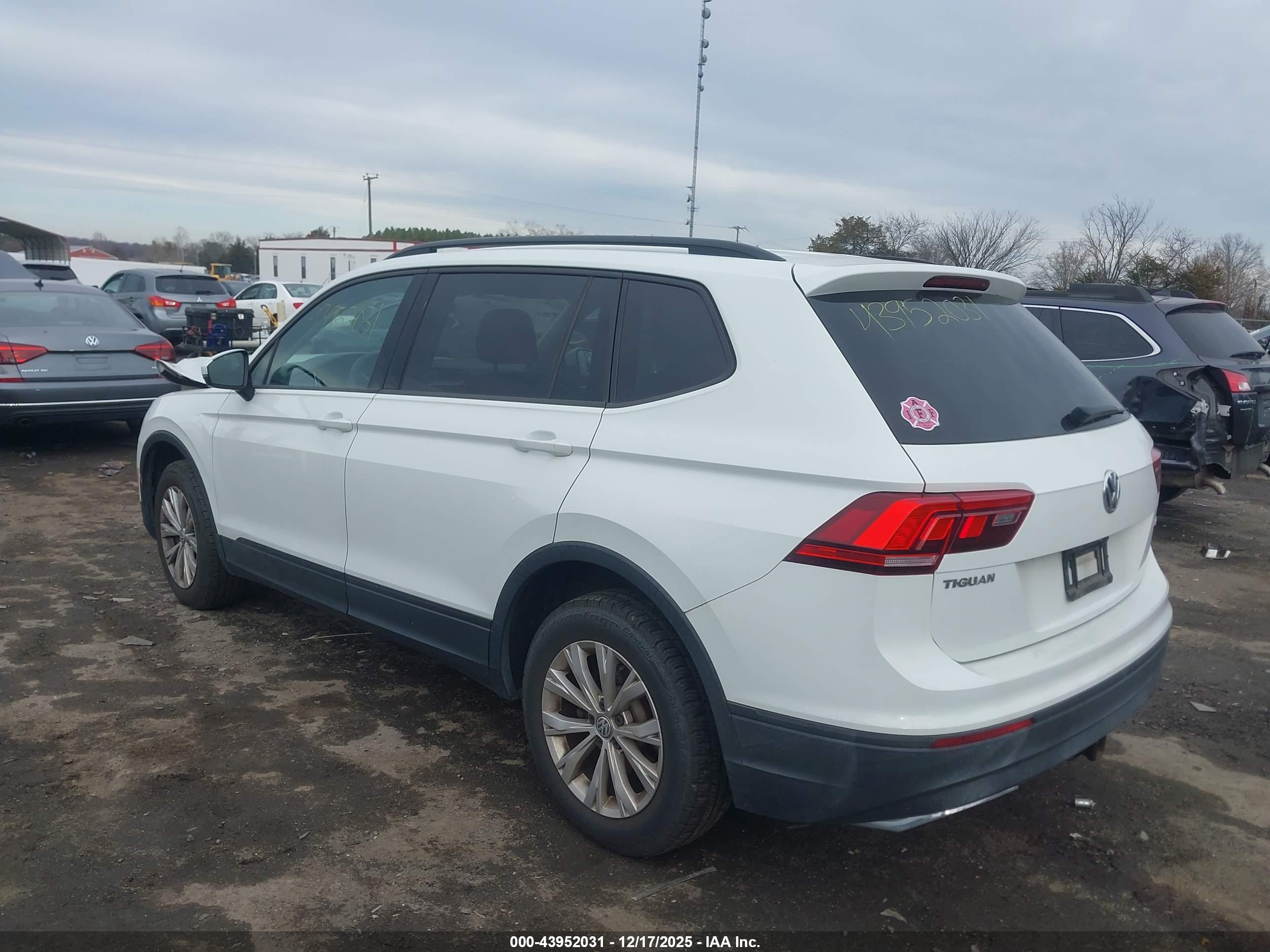 VOLKSWAGEN TIGUAN image 3