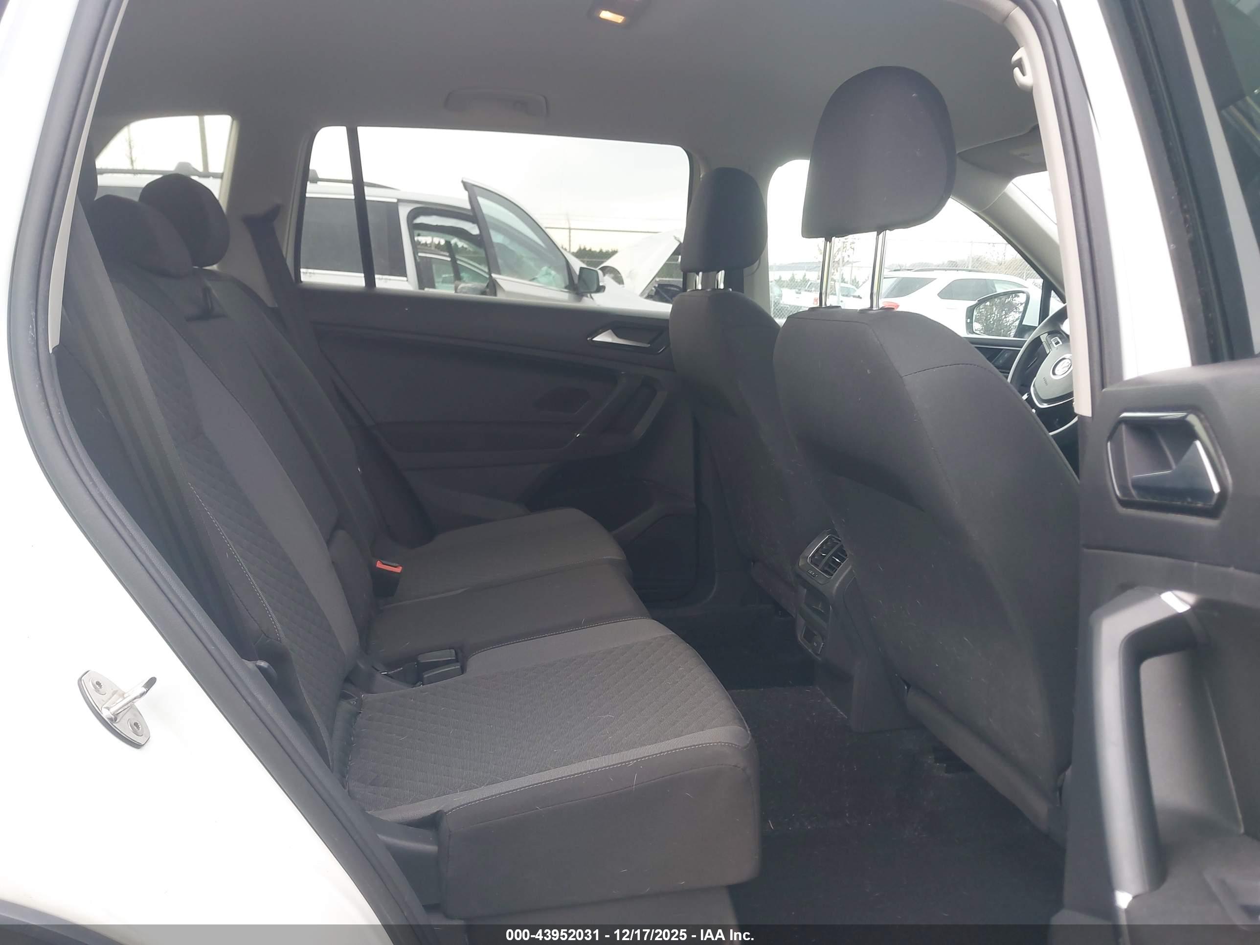 VOLKSWAGEN TIGUAN image 8