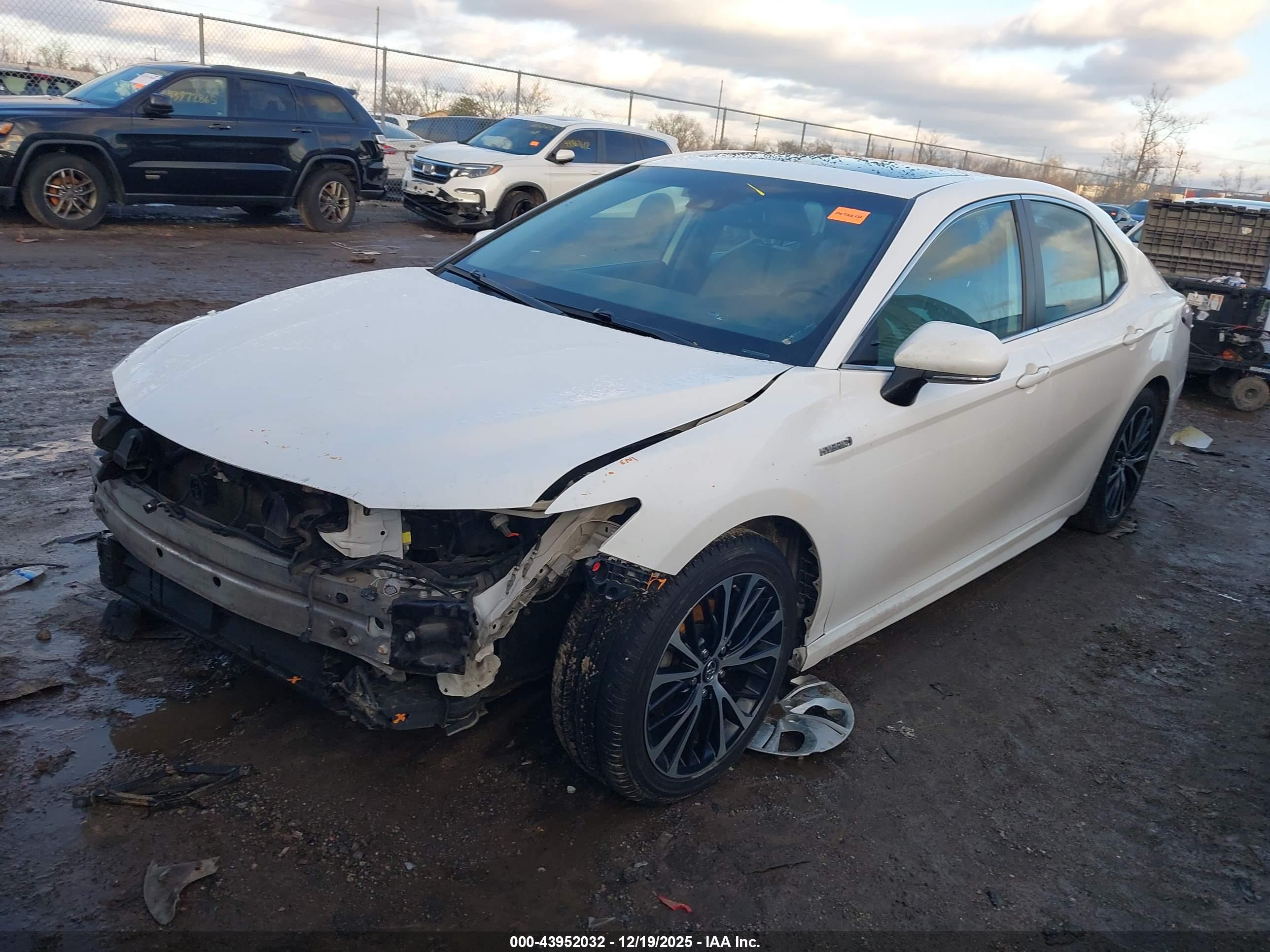 TOYOTA CAMRY image 2