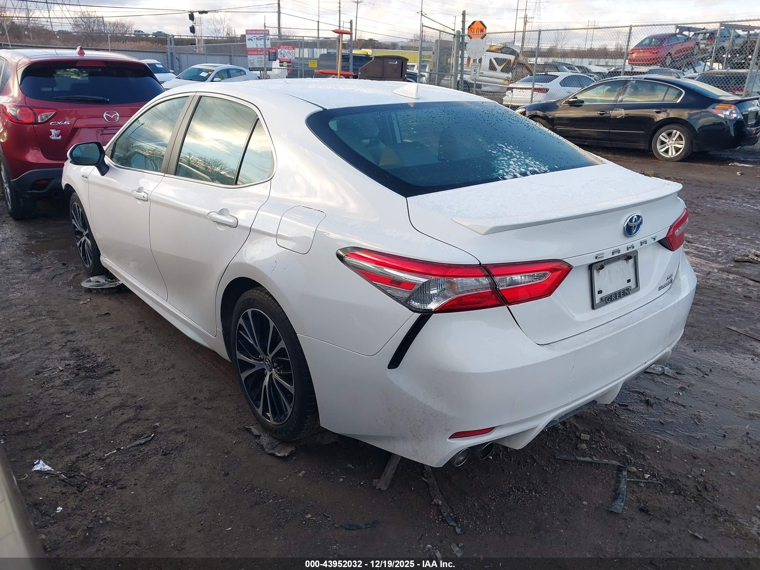 TOYOTA CAMRY image 3