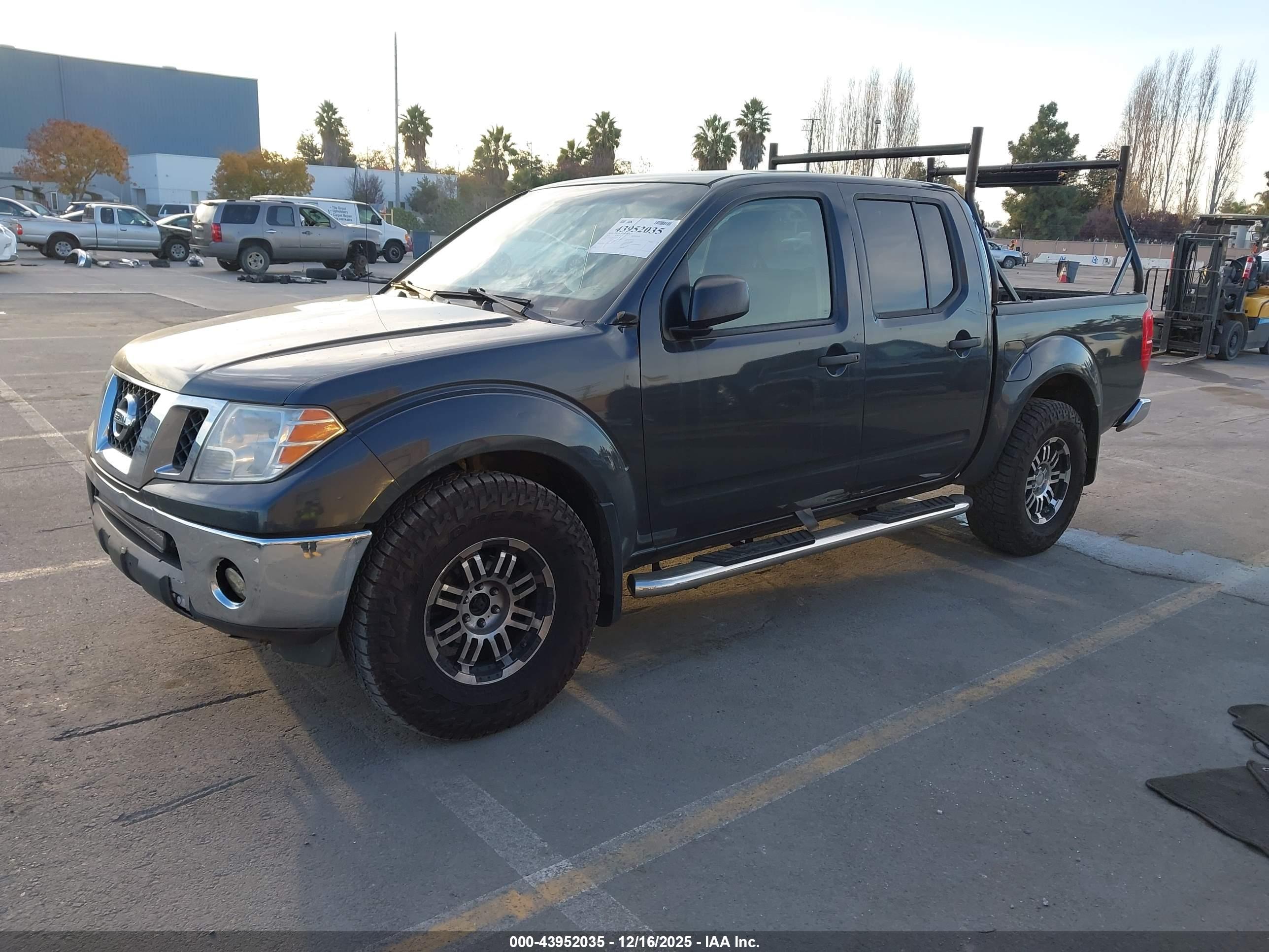 NISSAN FRONTIER image 2