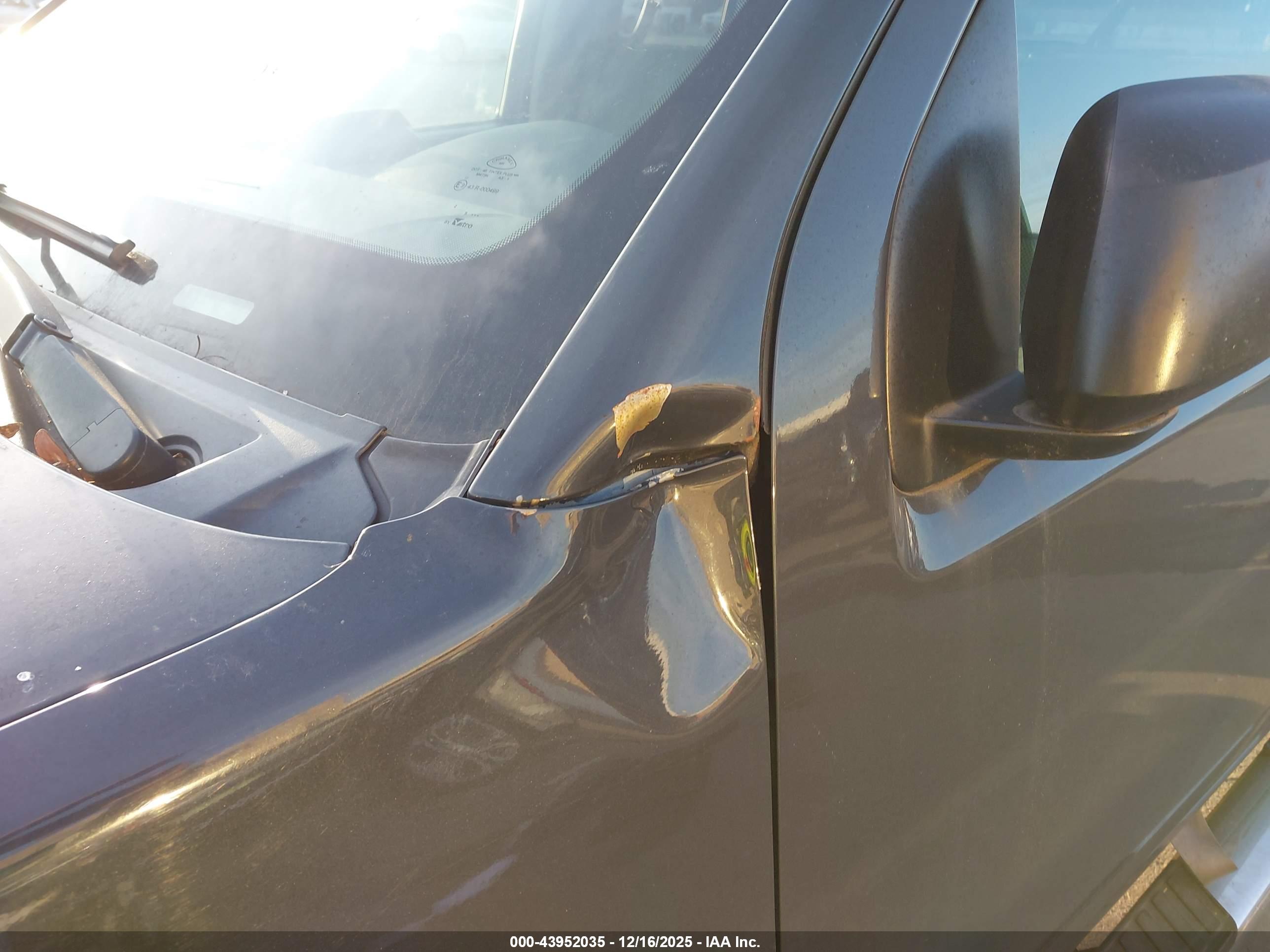 NISSAN FRONTIER image 6