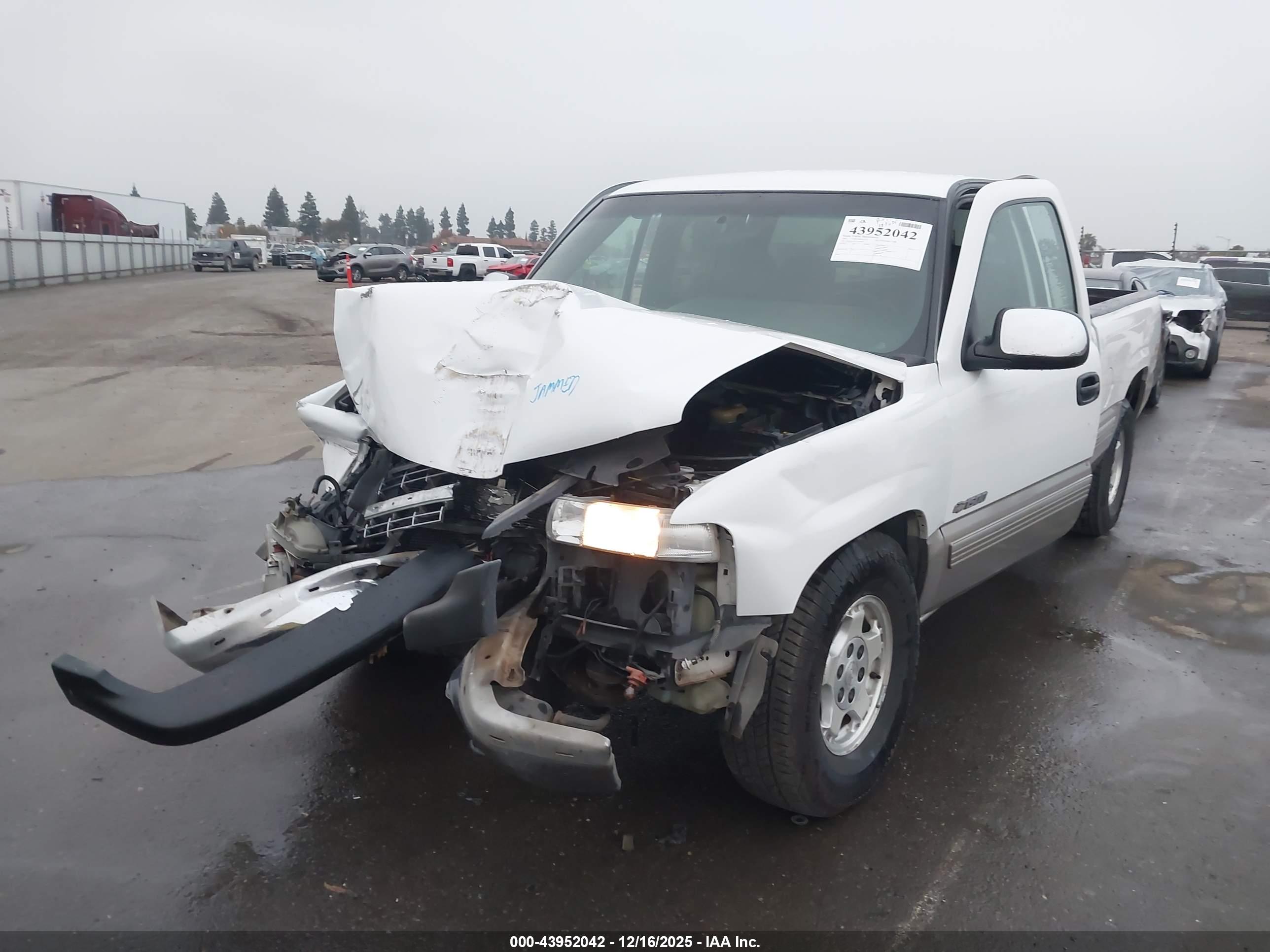 CHEVROLET SILVERADO image 2