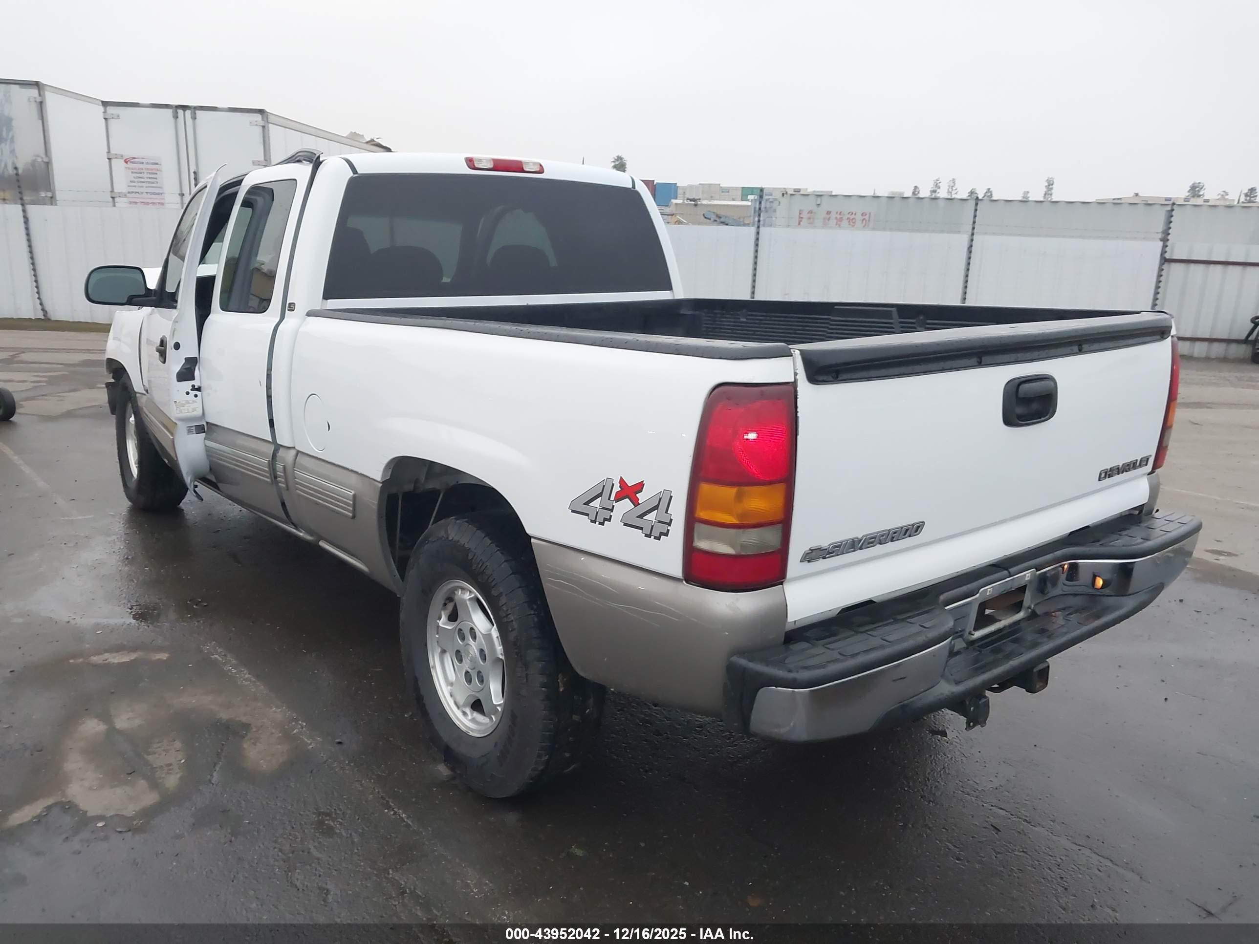 CHEVROLET SILVERADO image 3