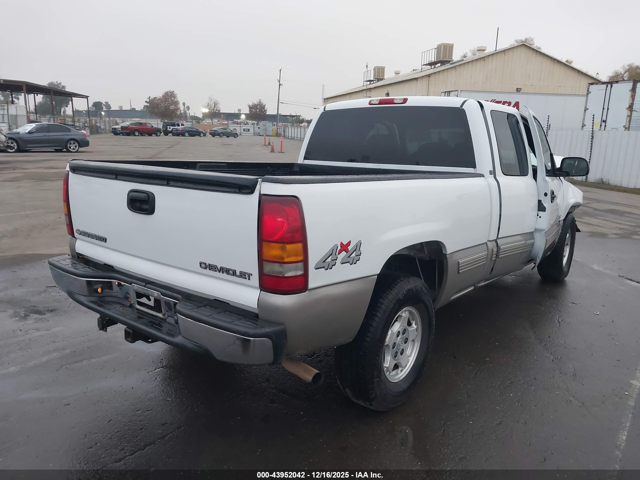 CHEVROLET SILVERADO image 4
