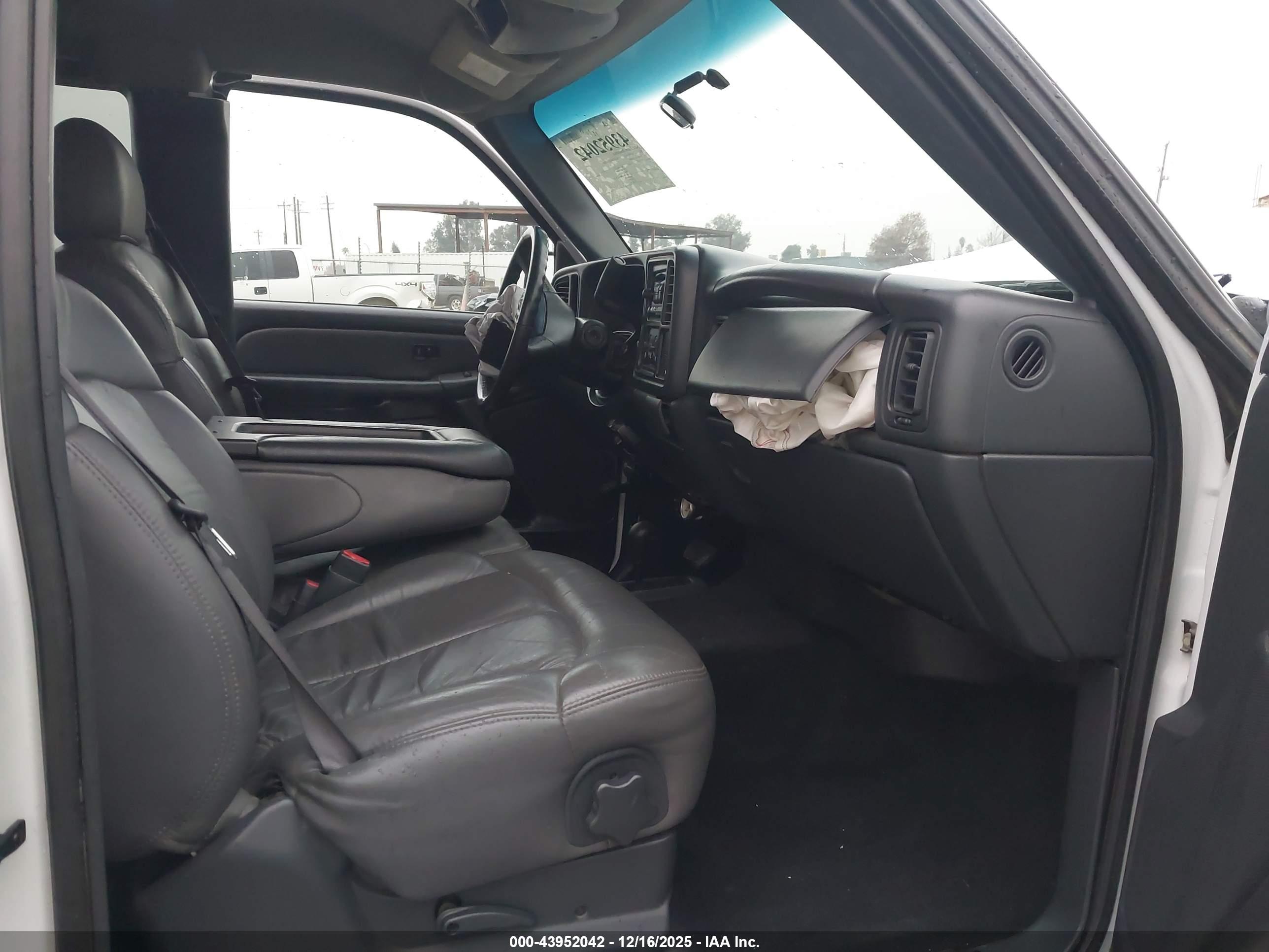 CHEVROLET SILVERADO image 5