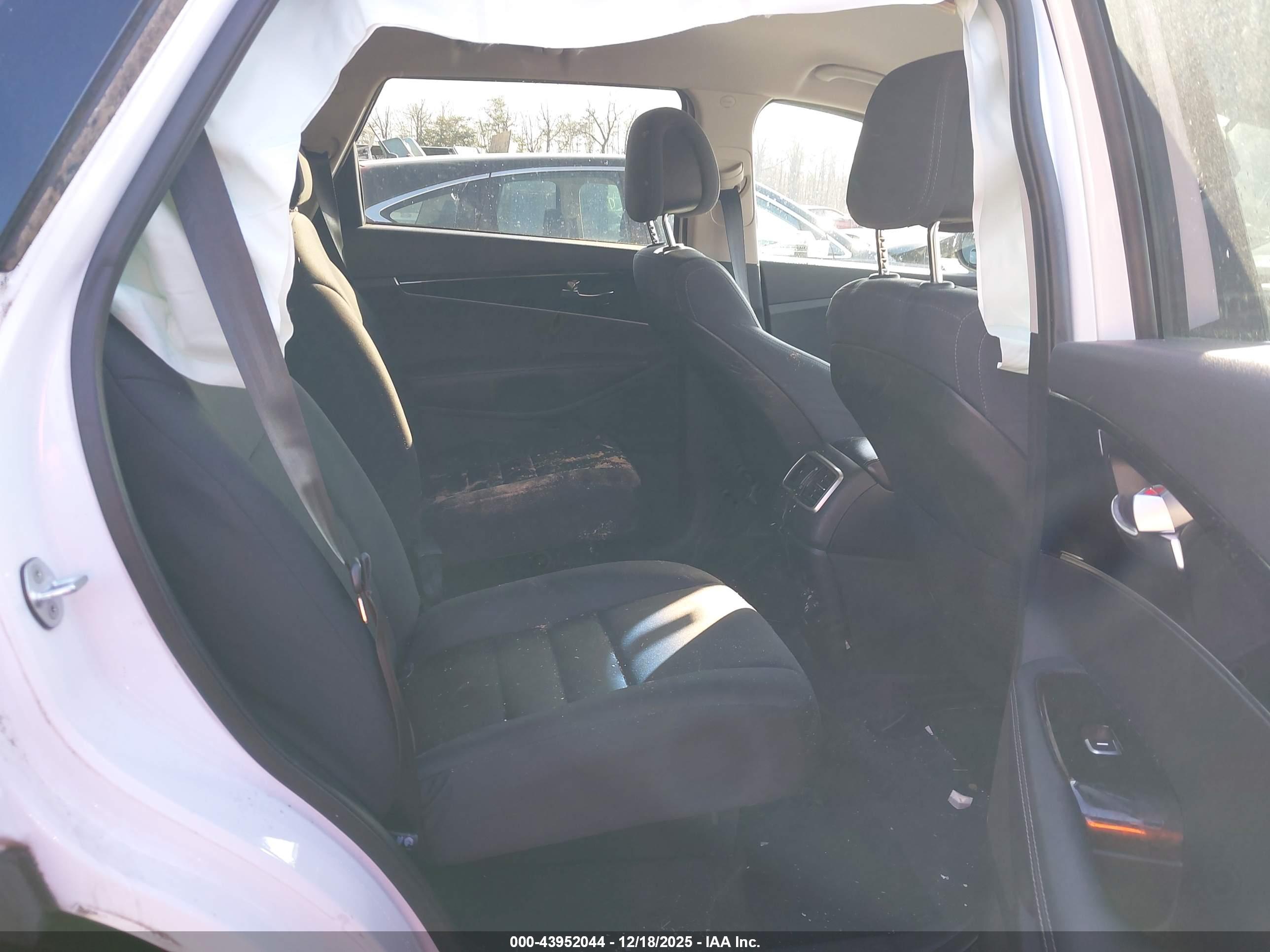 KIA SORENTO image 8