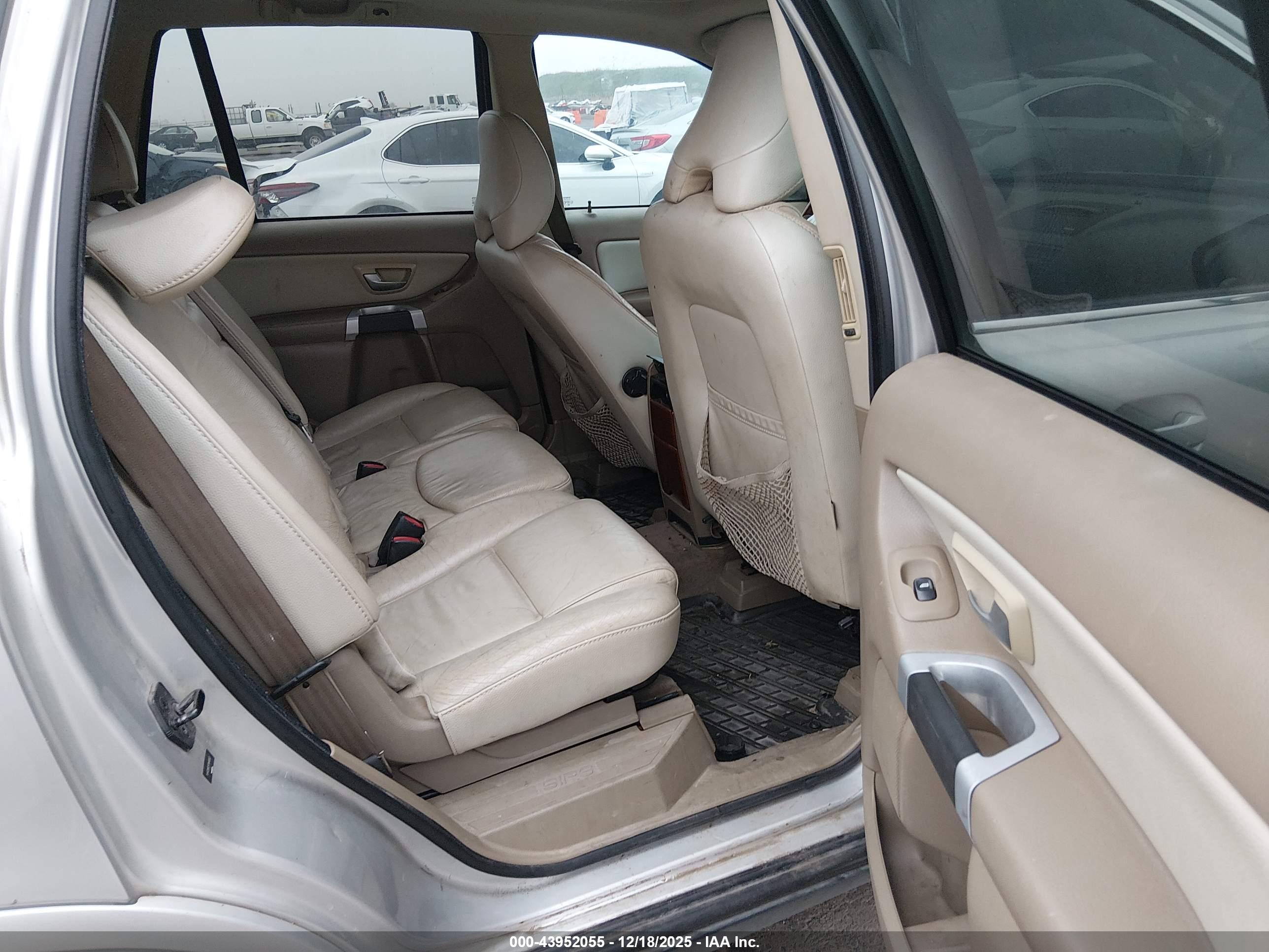 VOLVO XC90 image 8