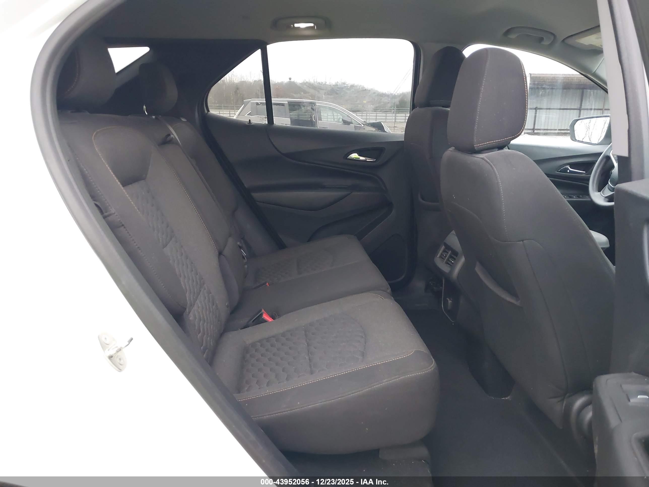 CHEVROLET EQUINOX image 8