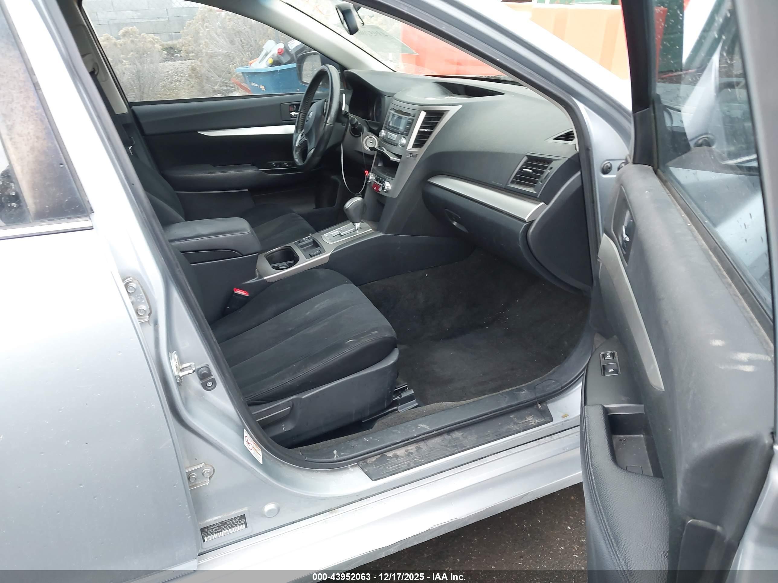 SUBARU LEGACY image 5