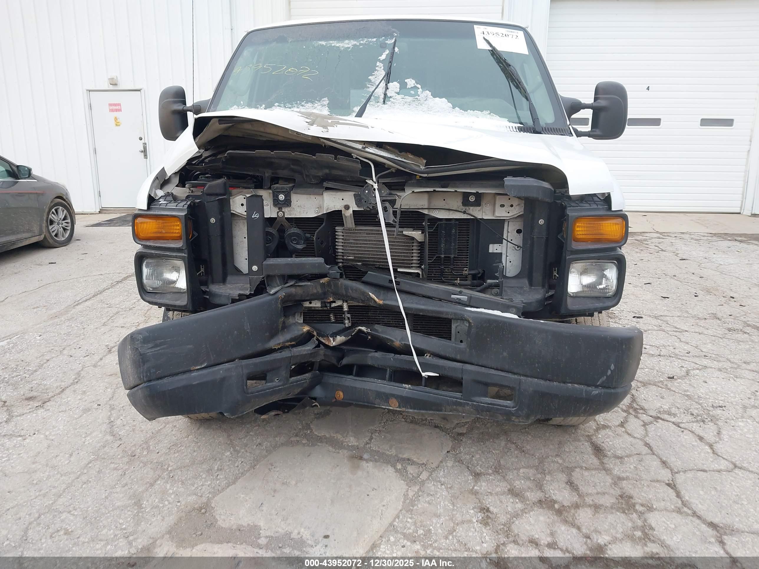 FORD E-350 image 6