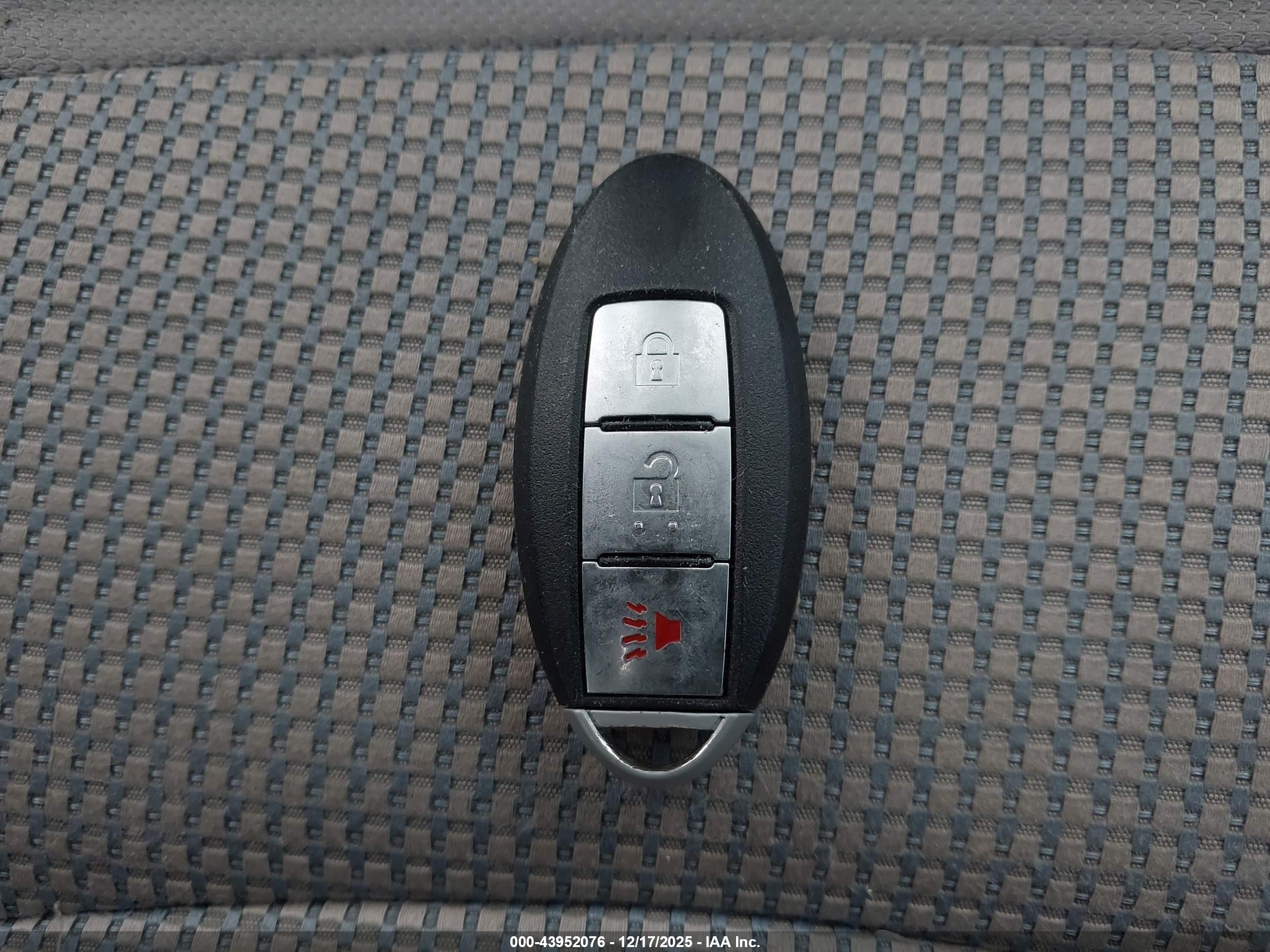 NISSAN ROGUE image 11
