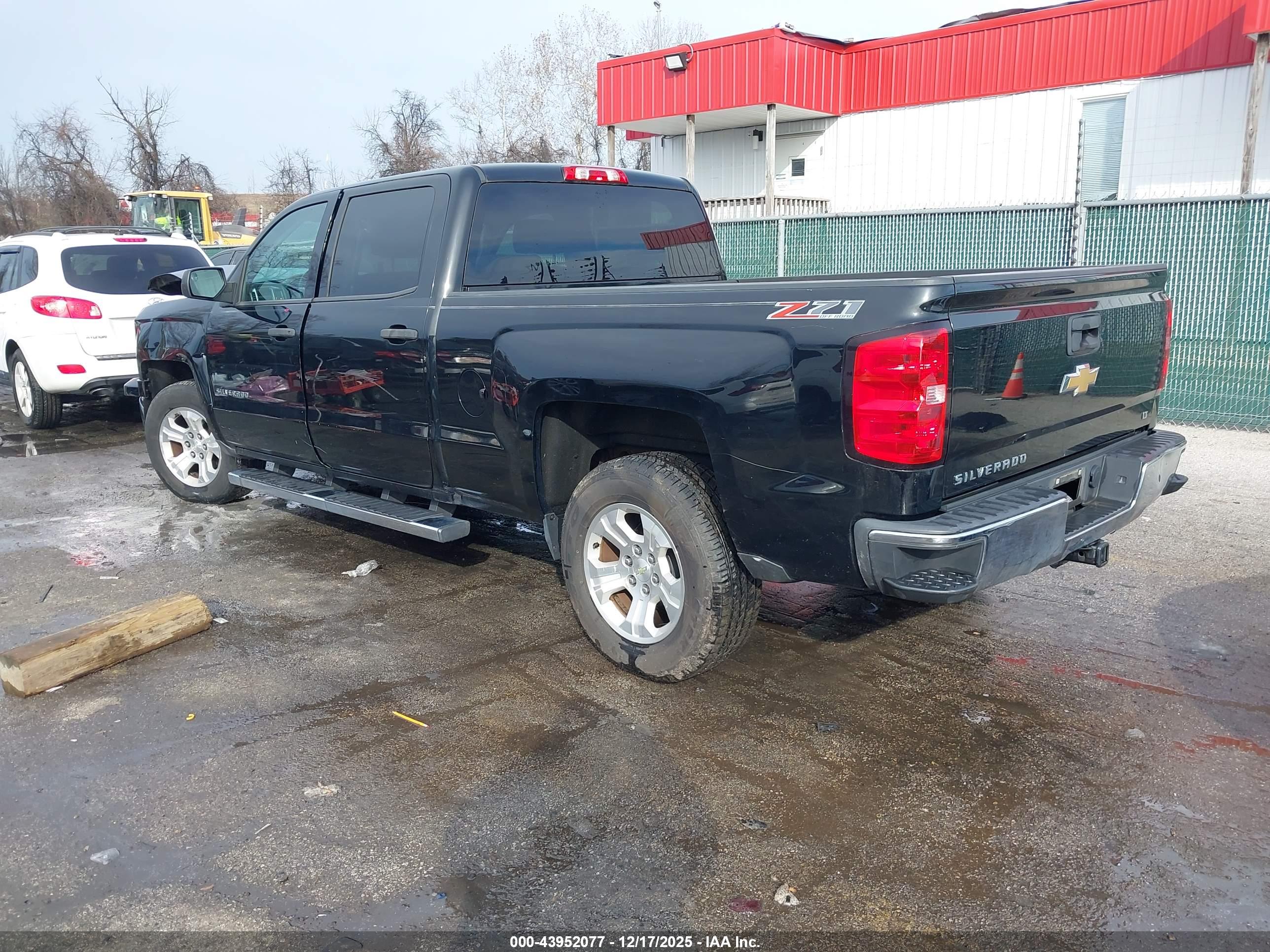 CHEVROLET SILVERADO image 3