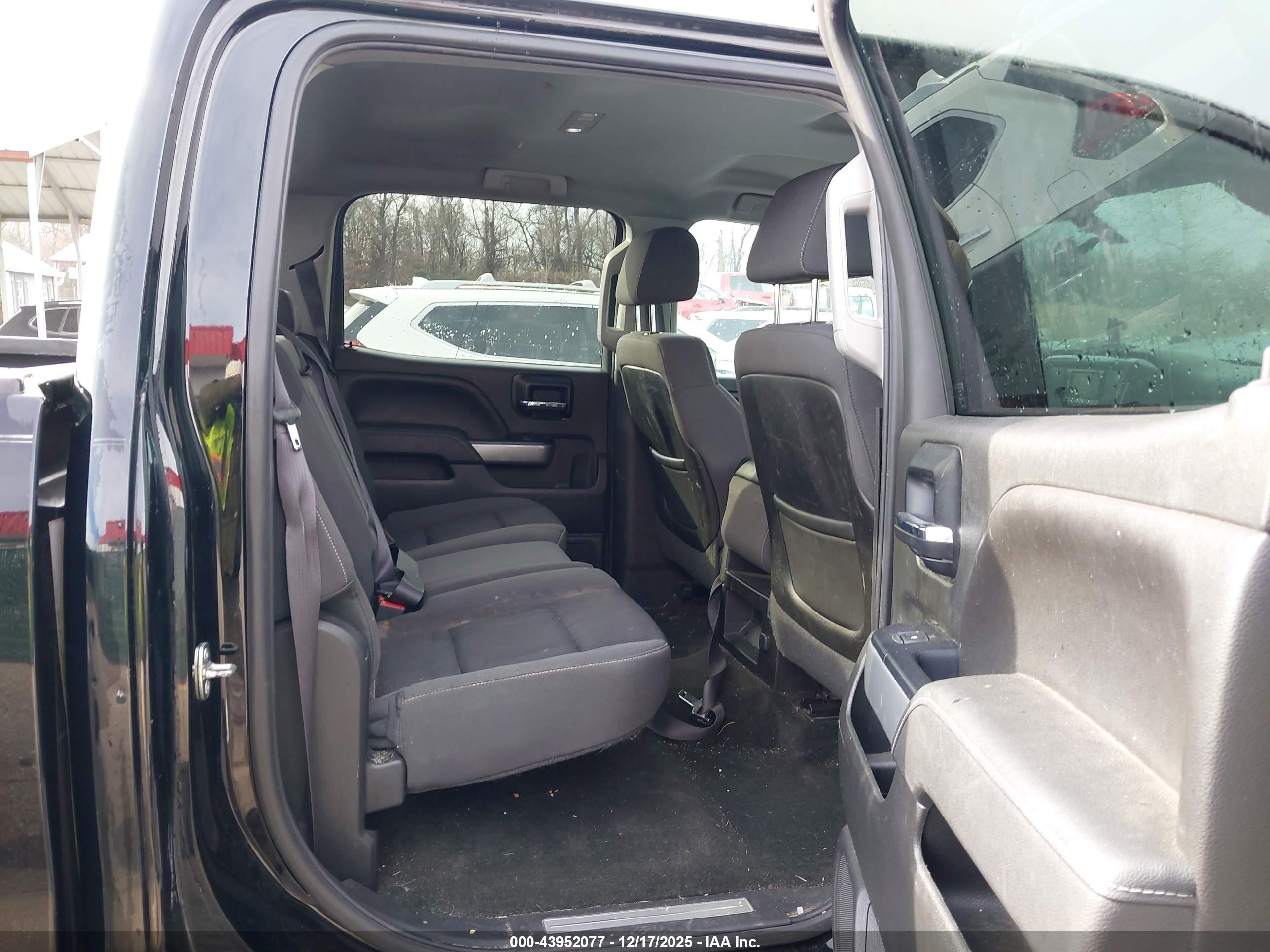 CHEVROLET SILVERADO image 8