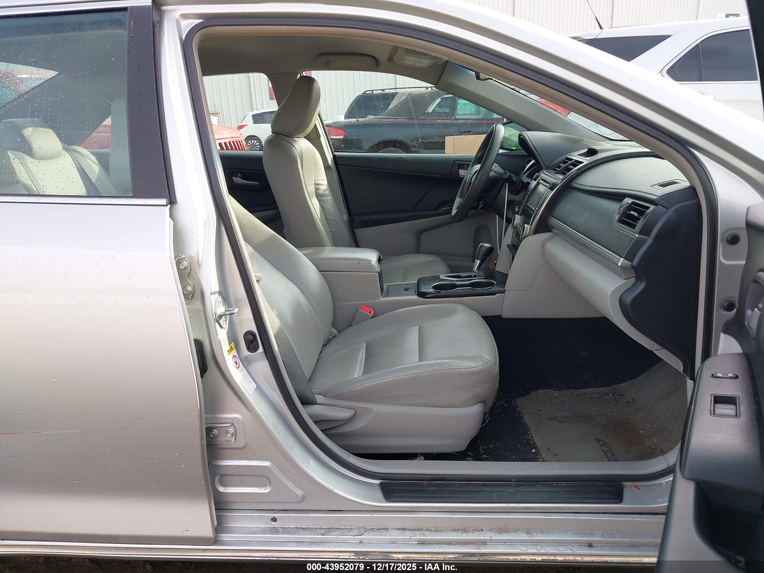 TOYOTA CAMRY image 5