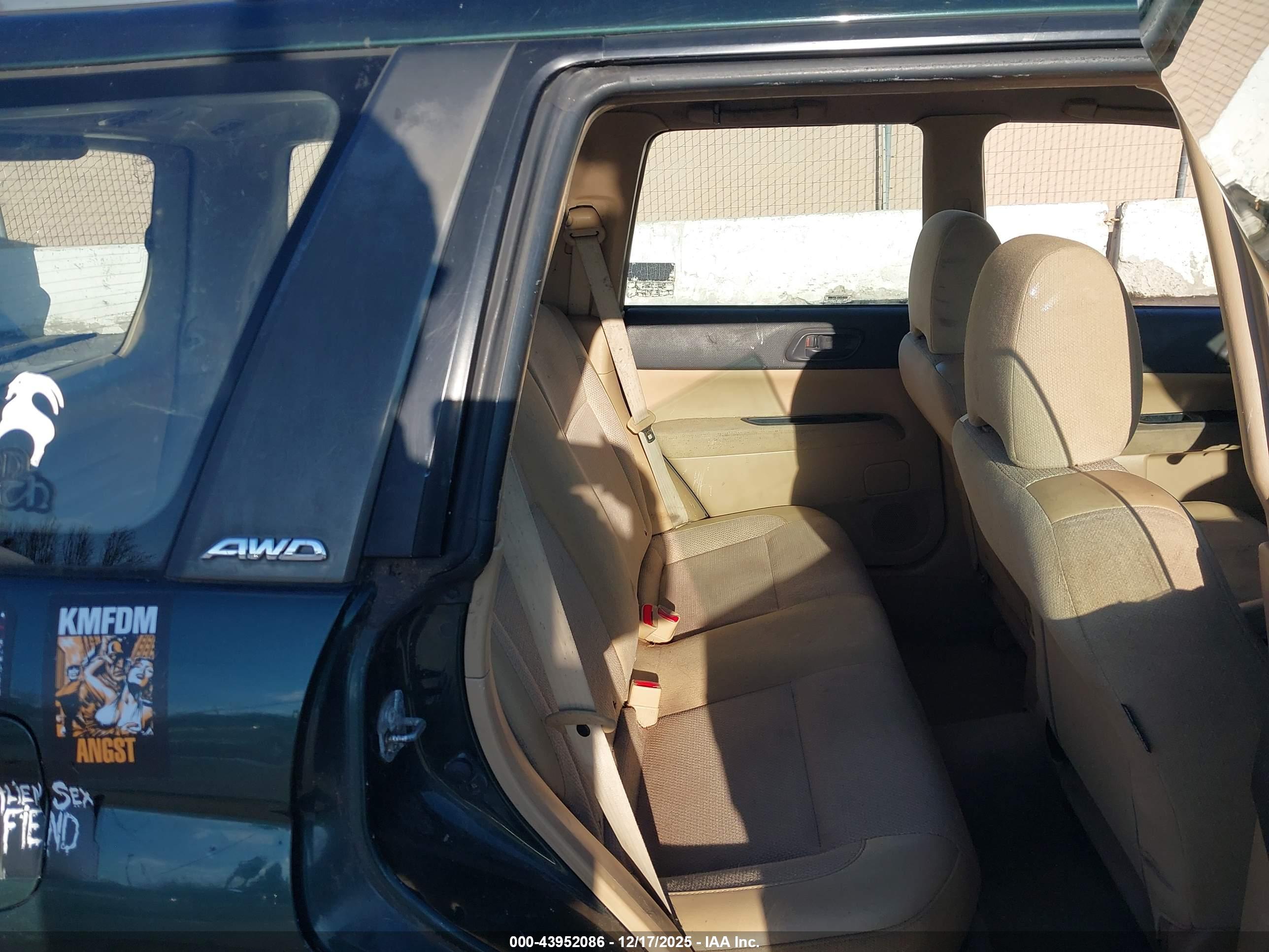 SUBARU FORESTER image 8
