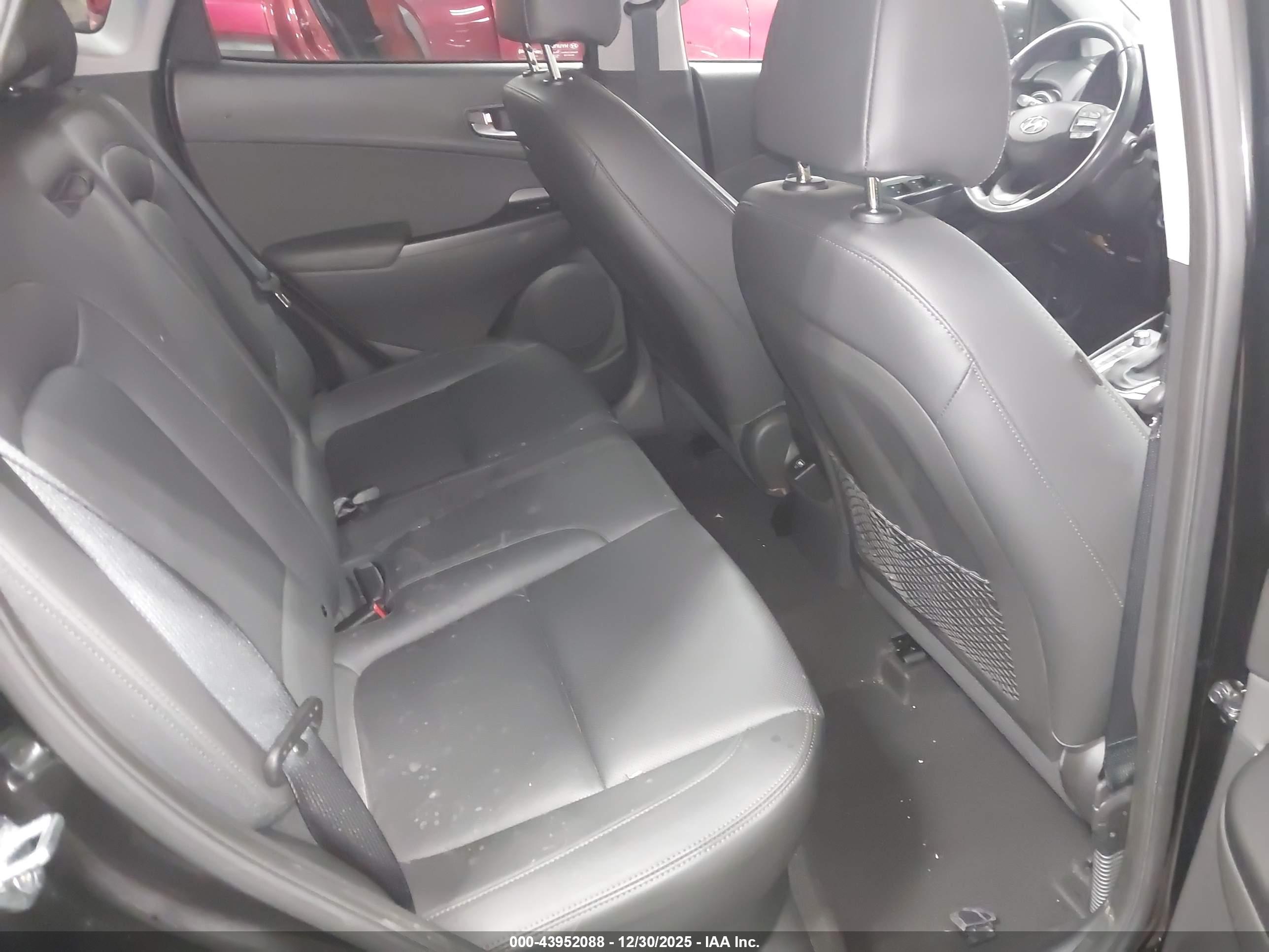 HYUNDAI KONA image 8