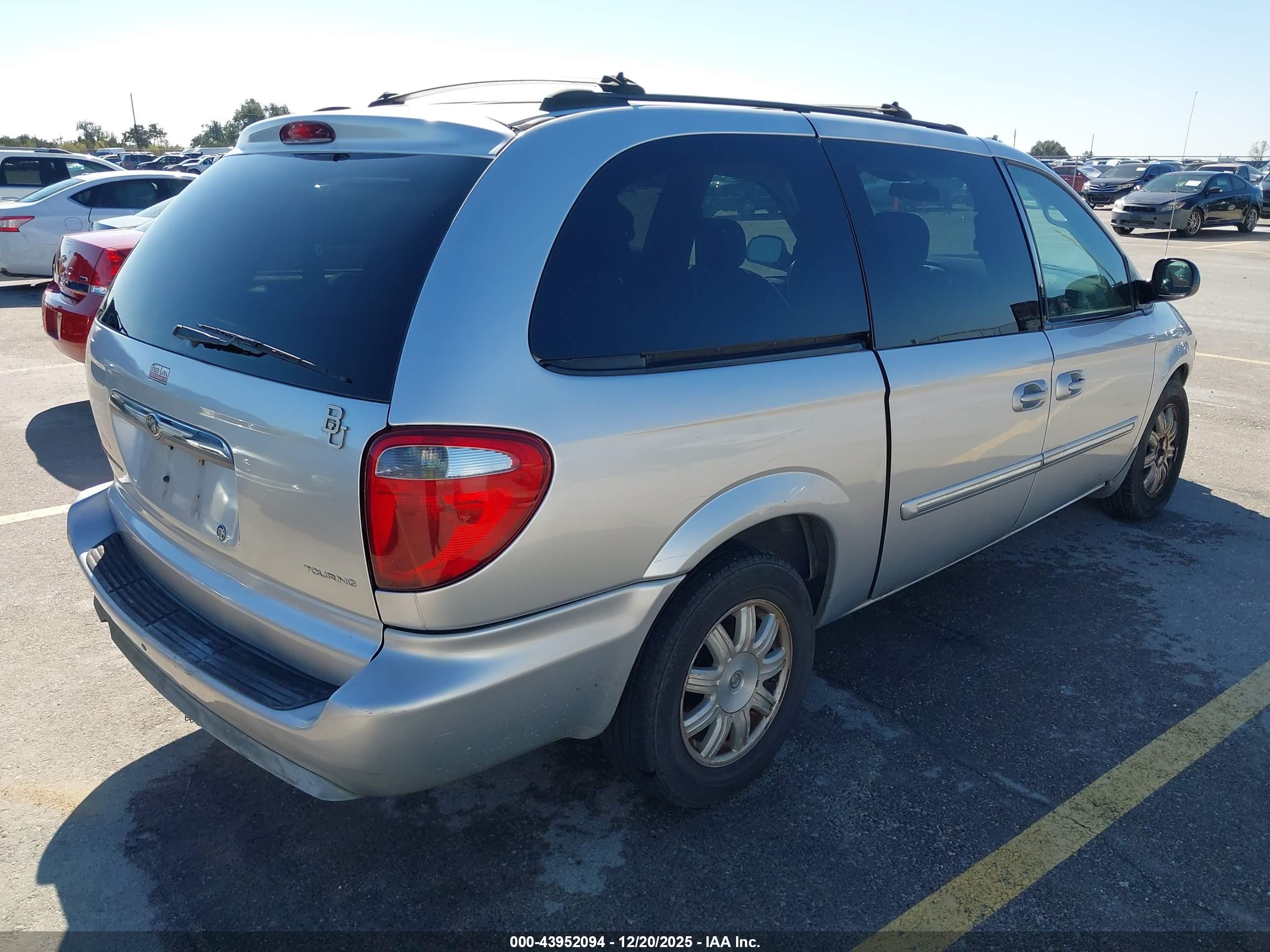 CHRYSLER TOWN image 4