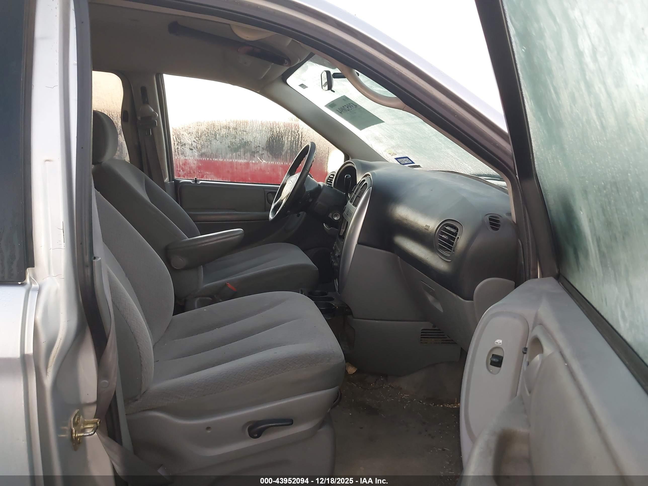 CHRYSLER TOWN image 5