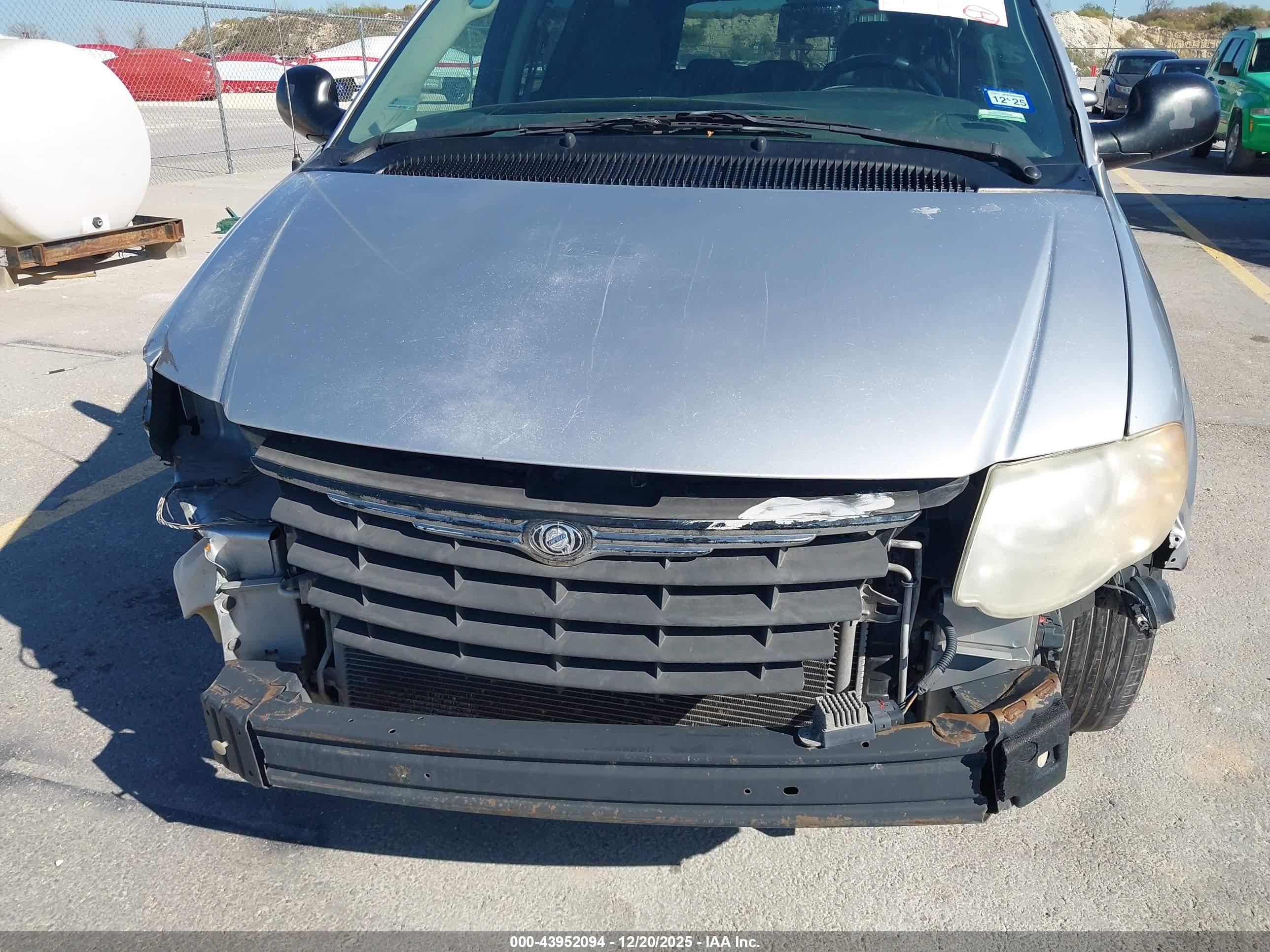 CHRYSLER TOWN image 6