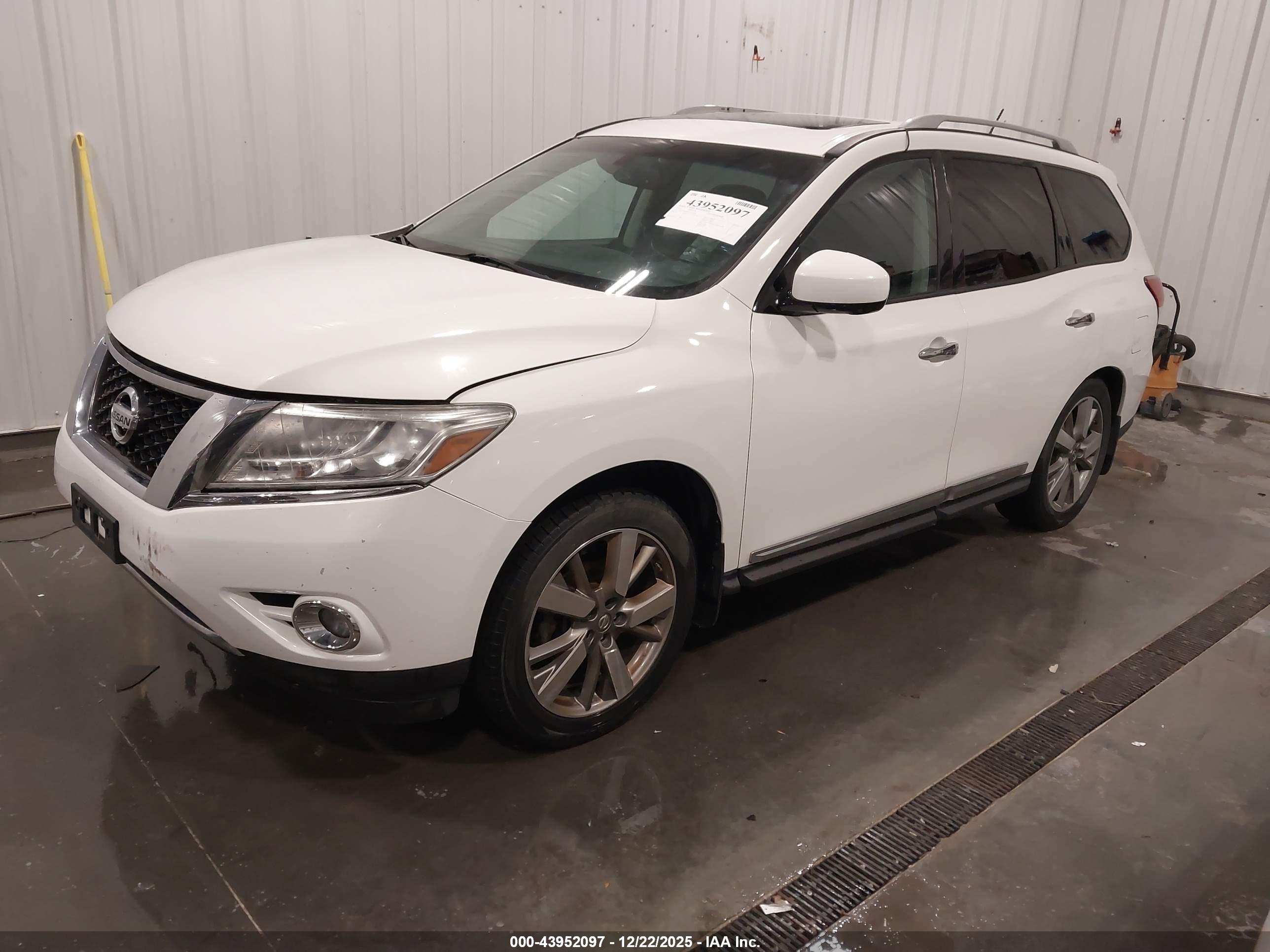 NISSAN PATHFINDER image 2
